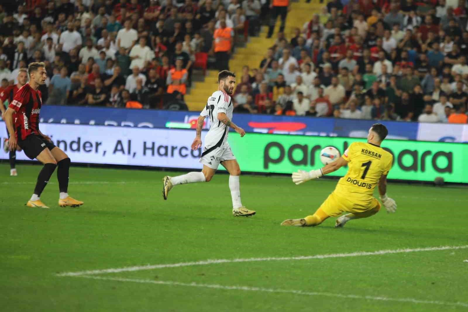 Trendyol Süper Lig: Gaziantep FK: 0 - Beşiktaş: 1 (İlk yarı)
