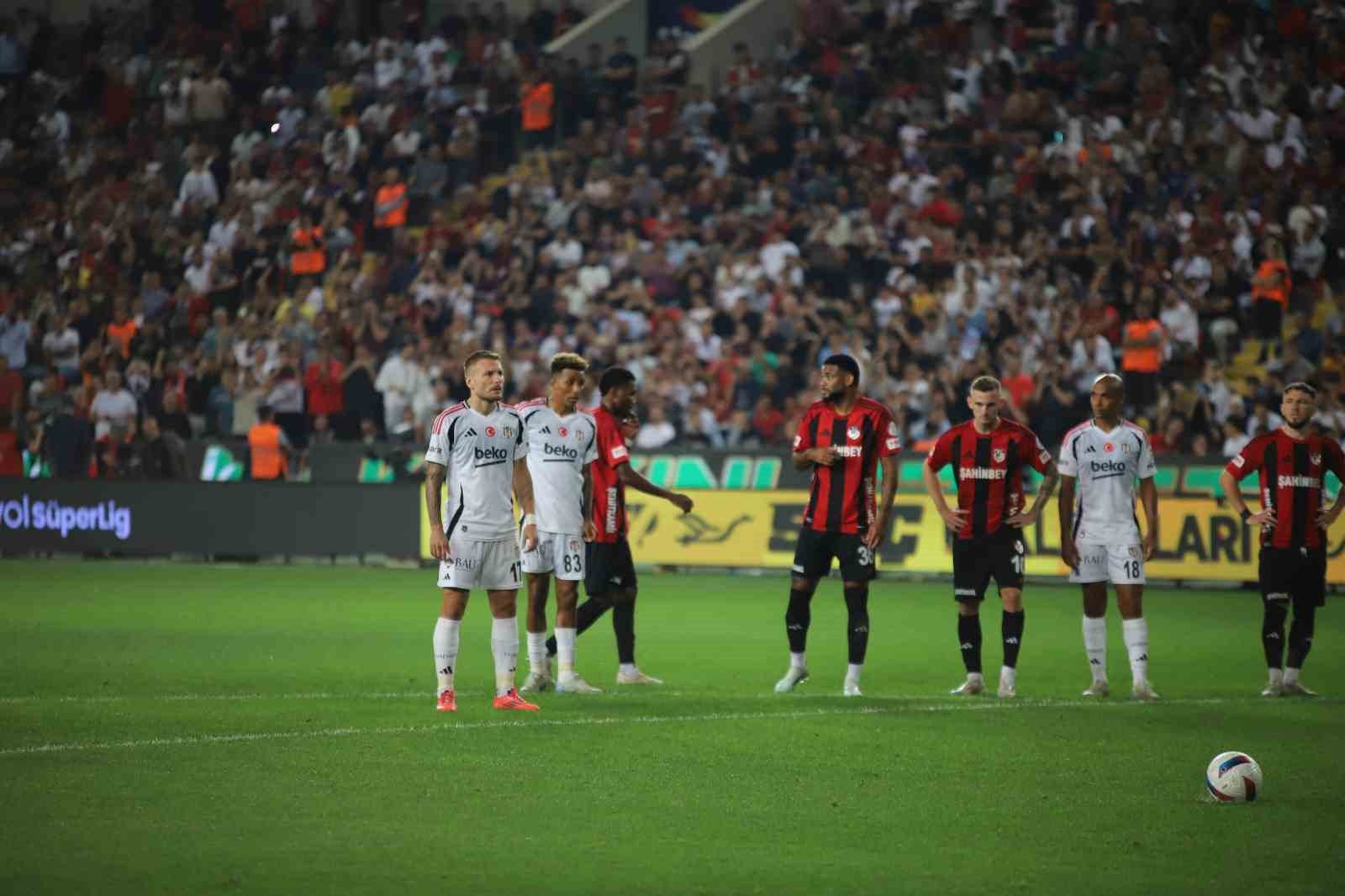 Trendyol Süper Lig: Gaziantep FK: 0 - Beşiktaş: 1 (İlk yarı)
