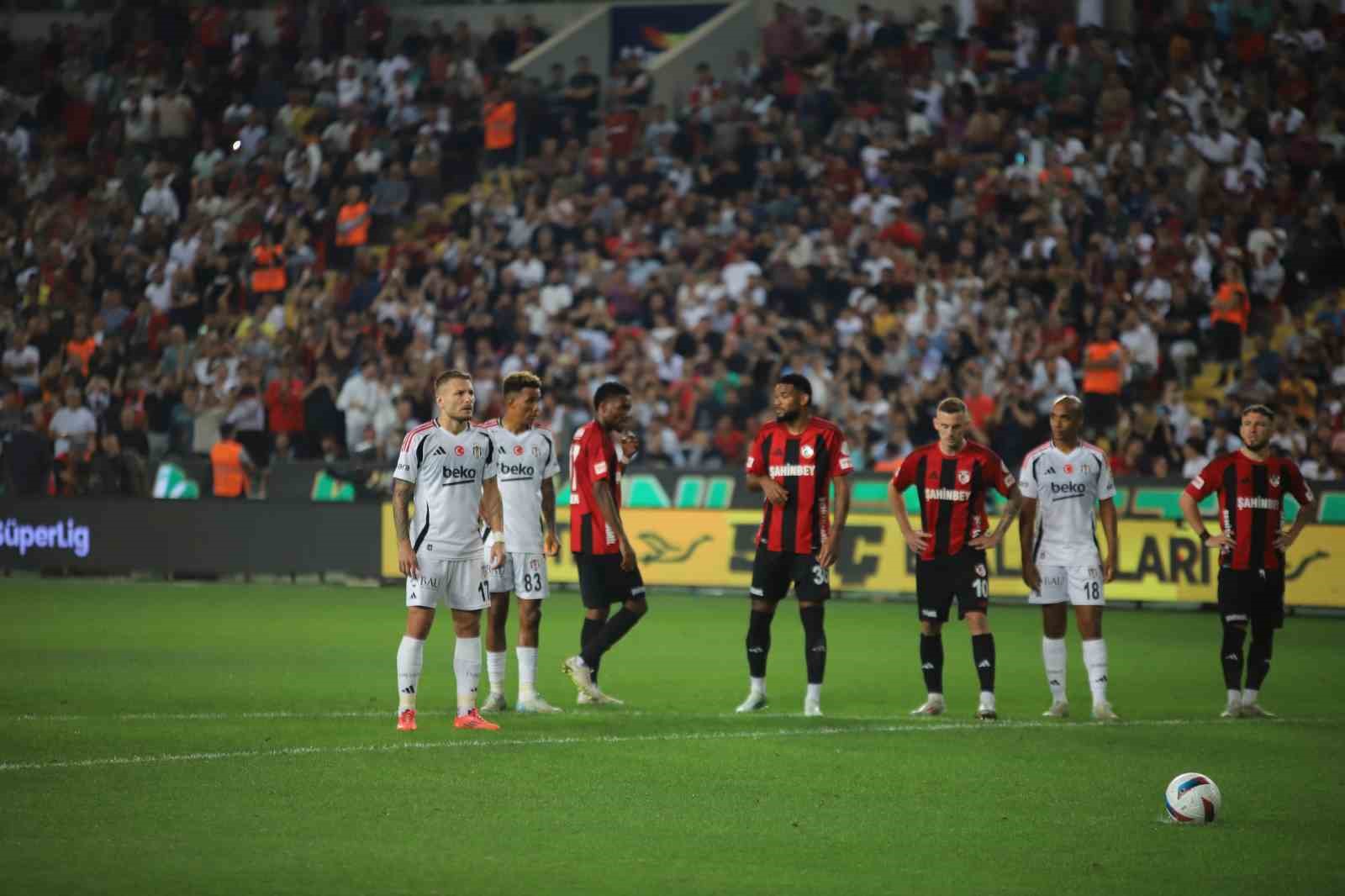 Trendyol Süper Lig: Gaziantep FK: 0 - Beşiktaş: 1 (İlk yarı)
