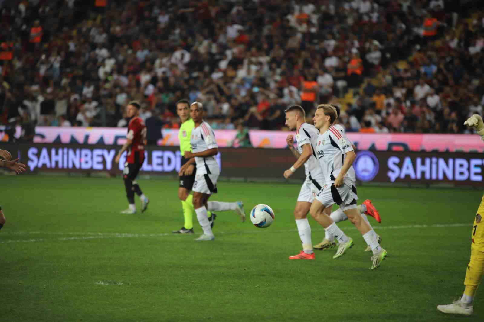 Trendyol Süper Lig: Gaziantep FK: 0 - Beşiktaş: 1 (İlk yarı)
