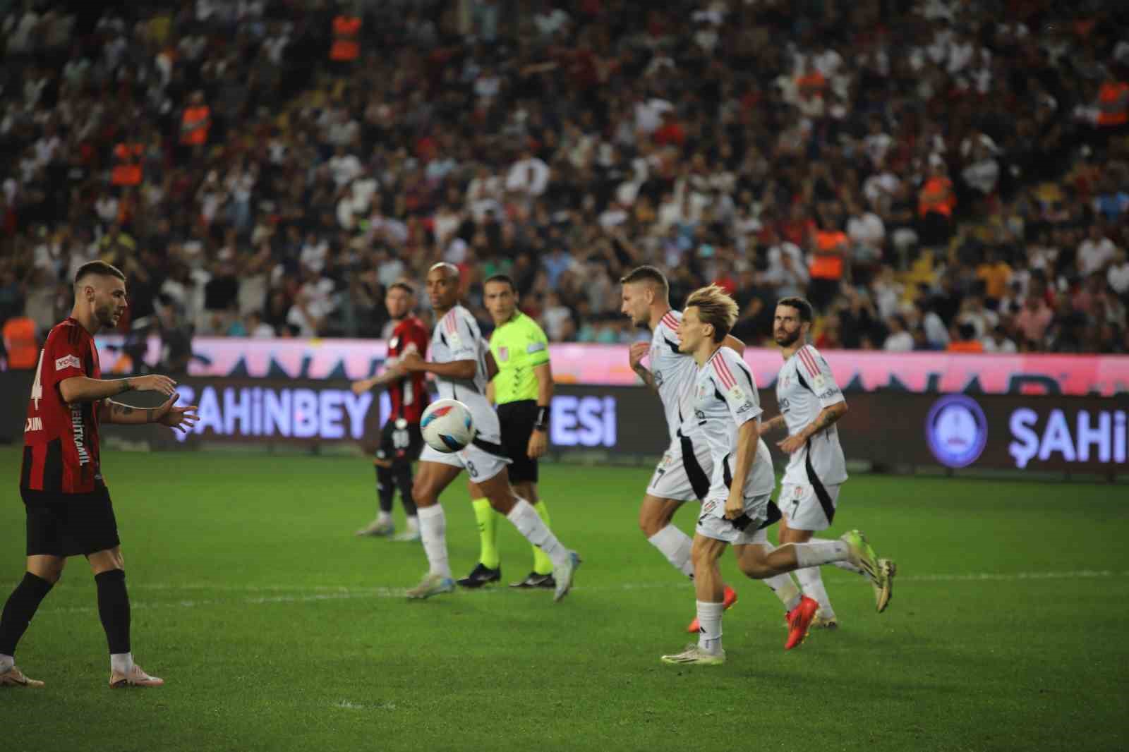 Trendyol Süper Lig: Gaziantep FK: 0 - Beşiktaş: 1 (İlk yarı)
