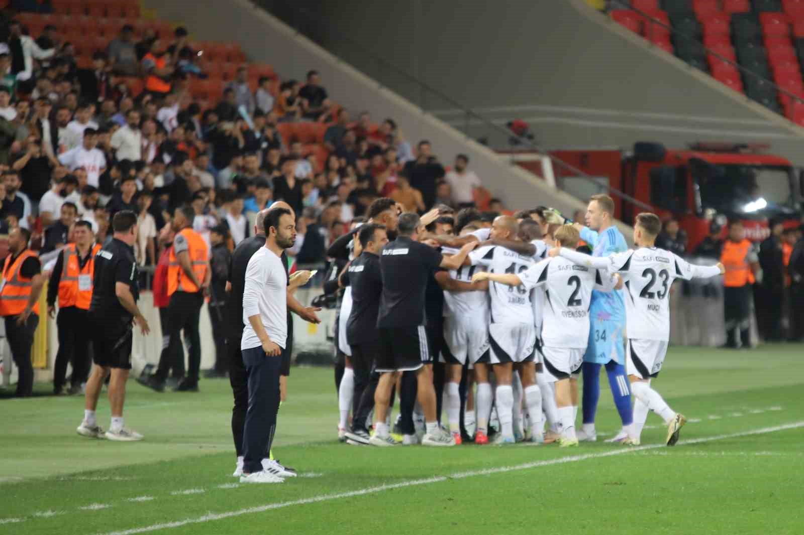 Trendyol Süper Lig: Gaziantep FK: 0 - Beşiktaş: 1 (İlk yarı)
