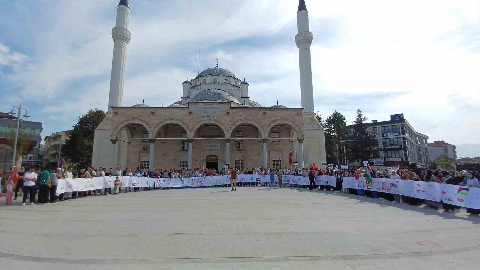 Filistin’e destek için çocuklar 1 kilometrelik resim yaptı
