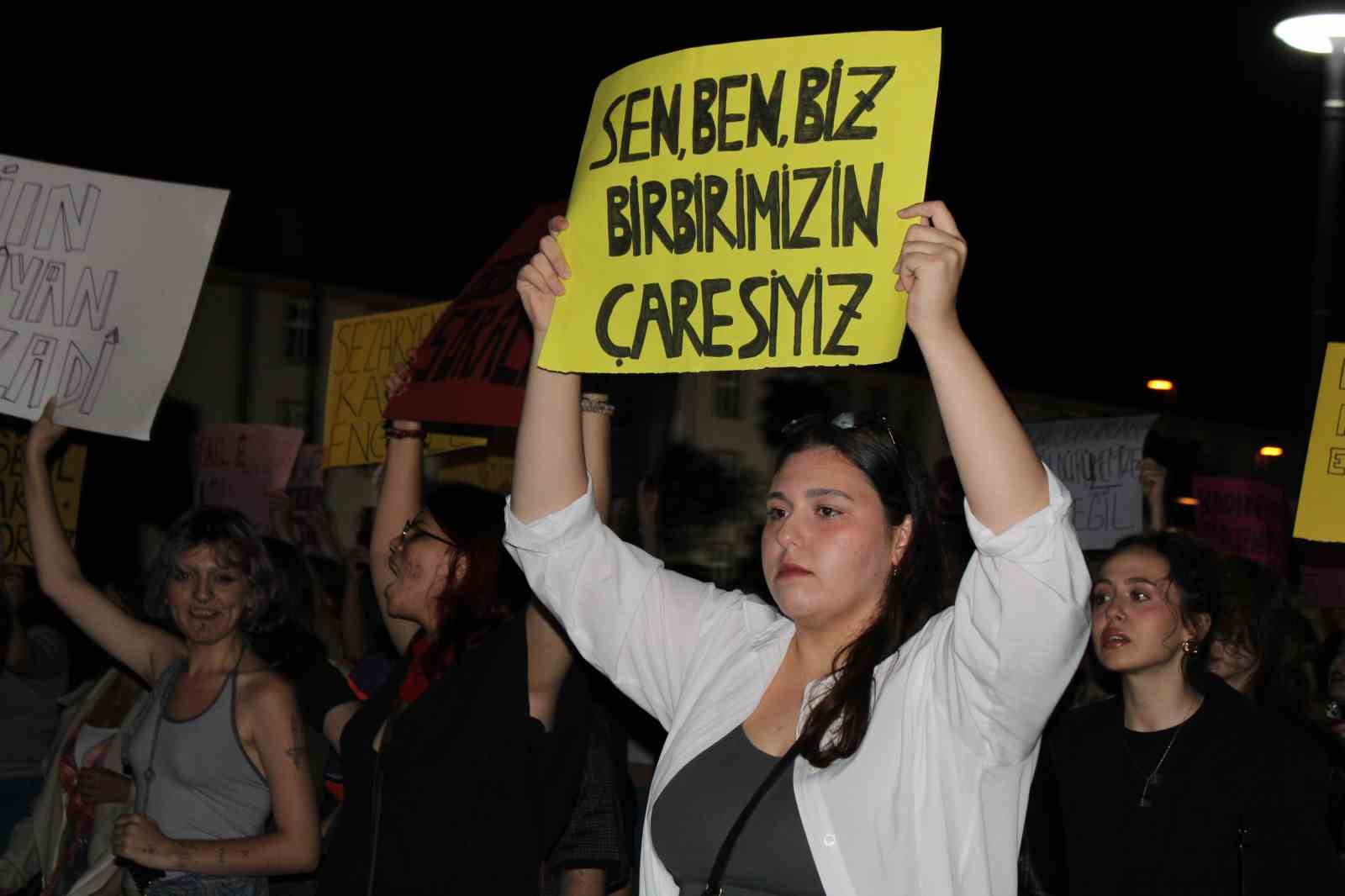 Çanakkale’de kadın cinayetleri protesto edildi
