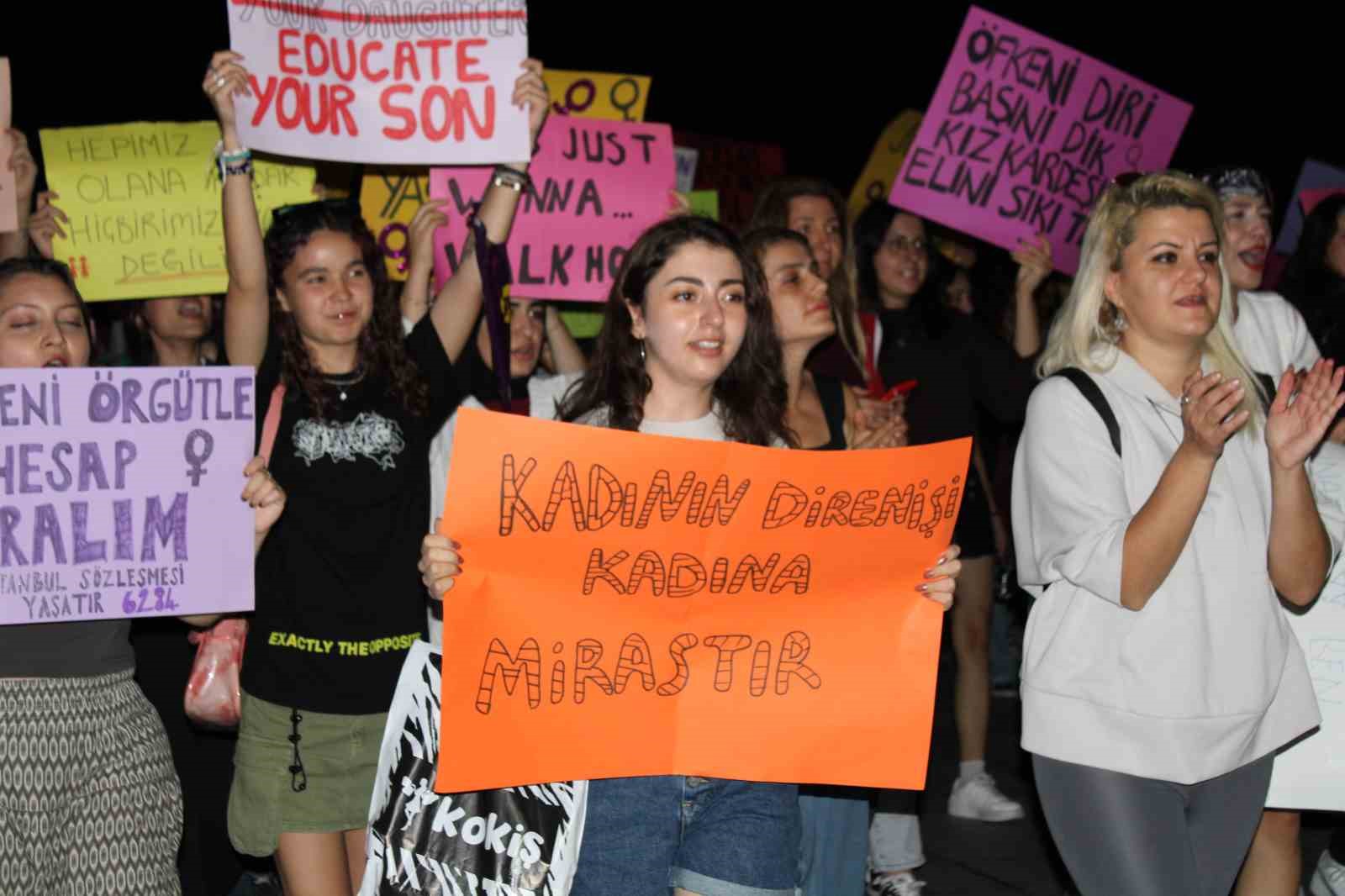 Çanakkale’de kadın cinayetleri protesto edildi
