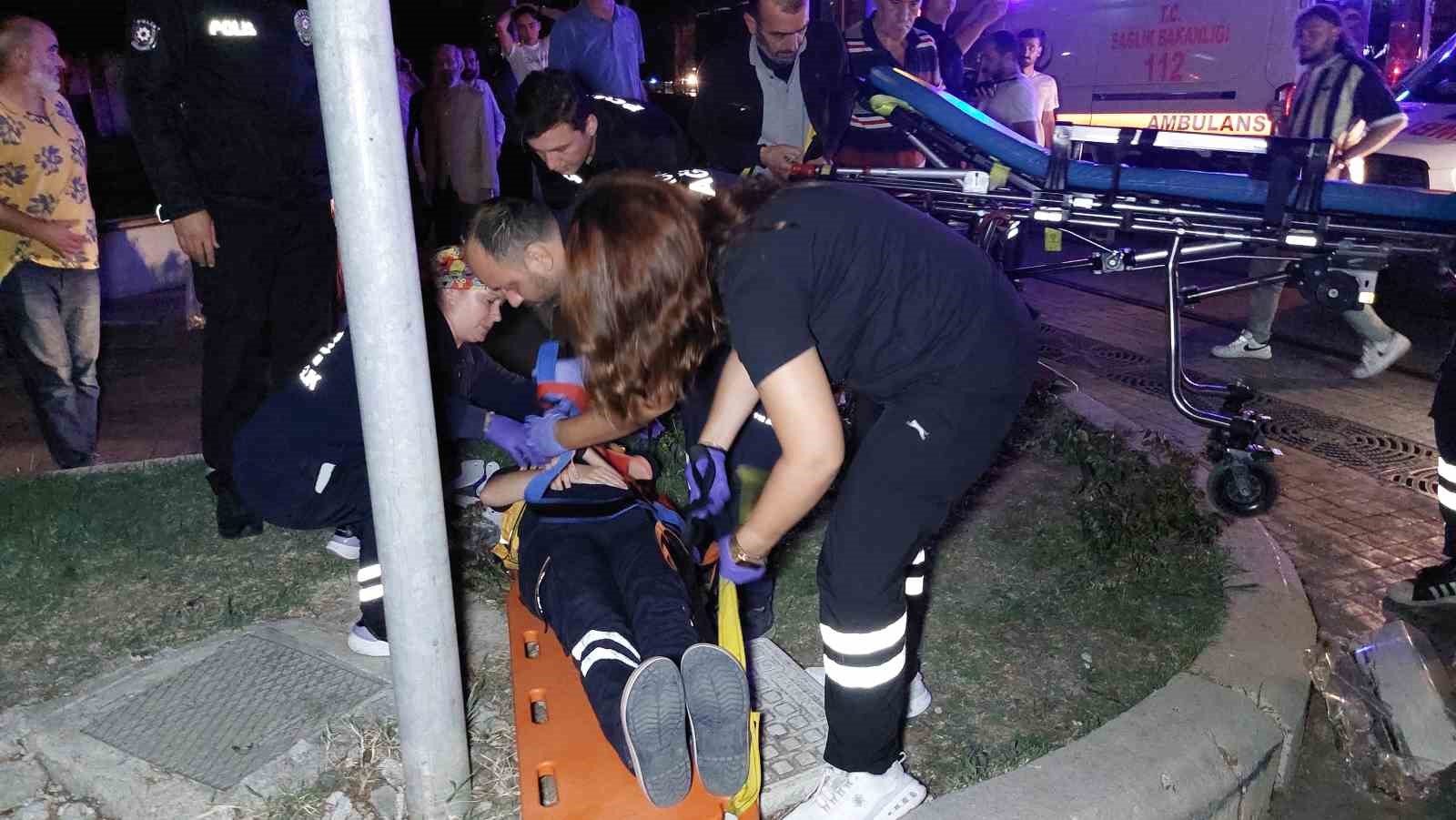 Samsun’da tramvay ambulansla çarpıştı: 4 sağlık çalışanı yaralandı
