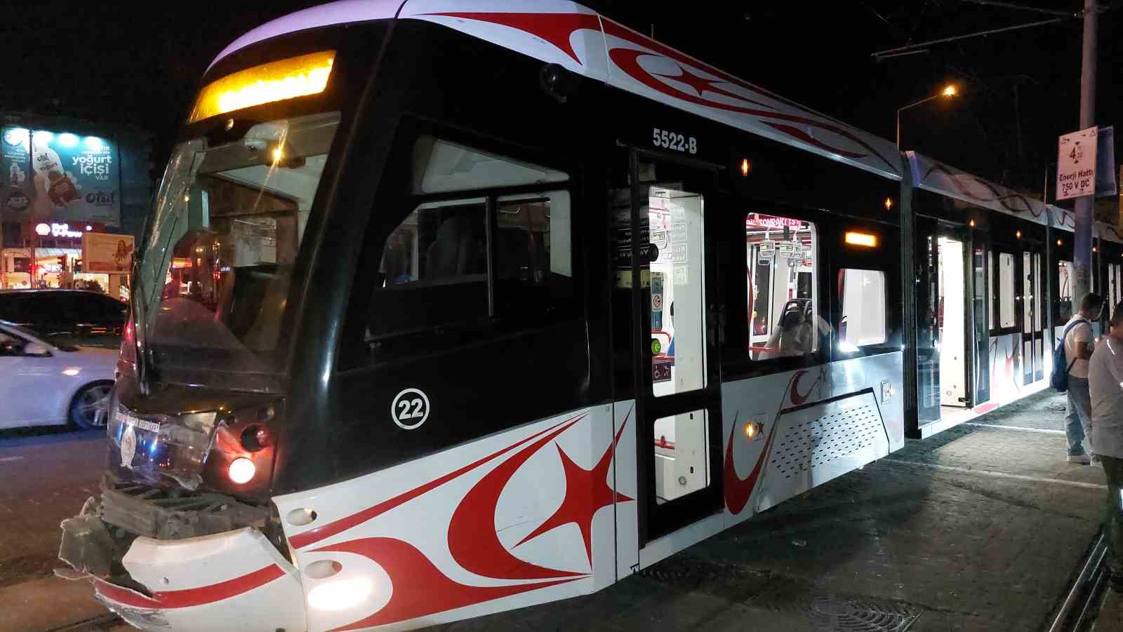 Samsun’da tramvay ambulansla çarpıştı: 4 sağlık çalışanı yaralandı
