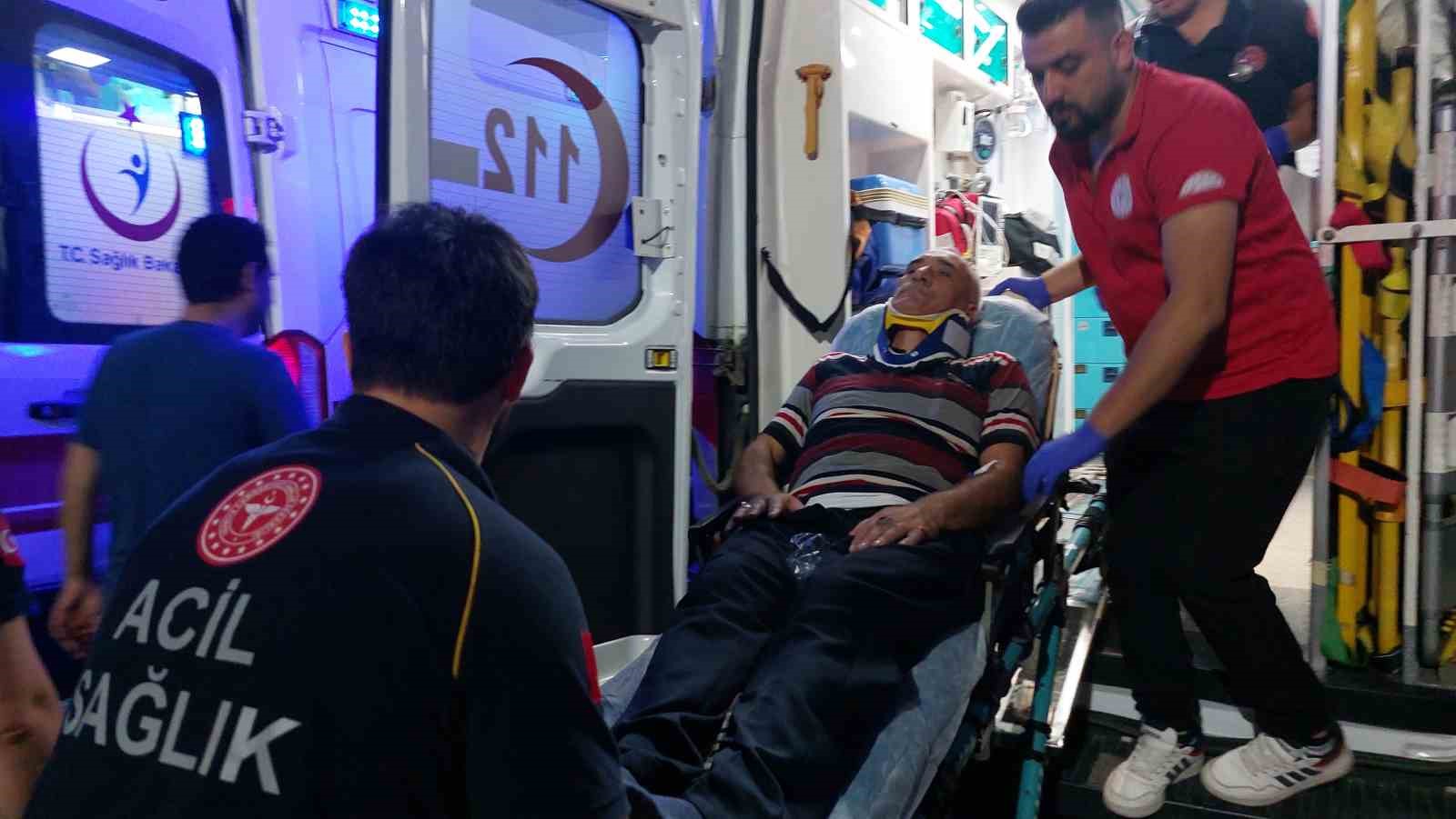 Samsun’da tramvay ambulansla çarpıştı: 4 sağlık çalışanı yaralandı
