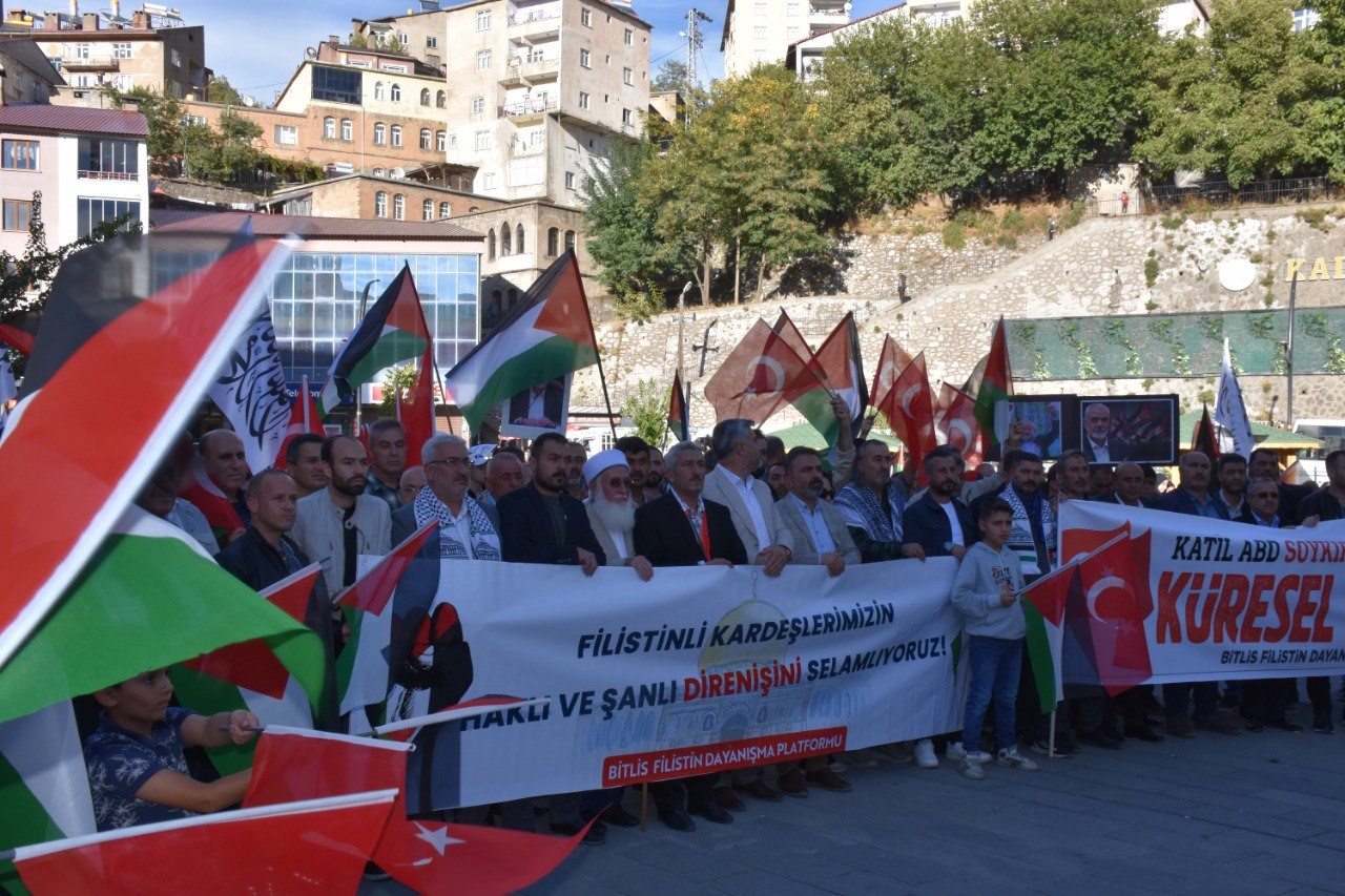 Bitlis’te yüzlerce vatandaş İsrail’in zulmünü kınamak için yürüdü
