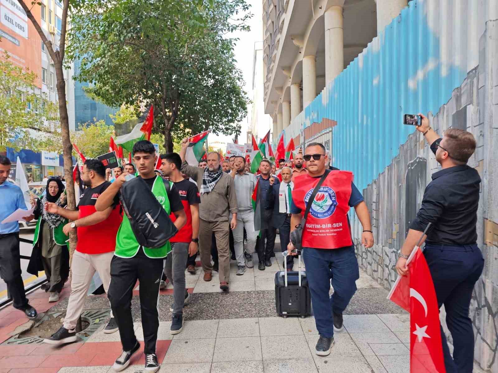 Manisalılar Filistin’e destek için yürüdü
