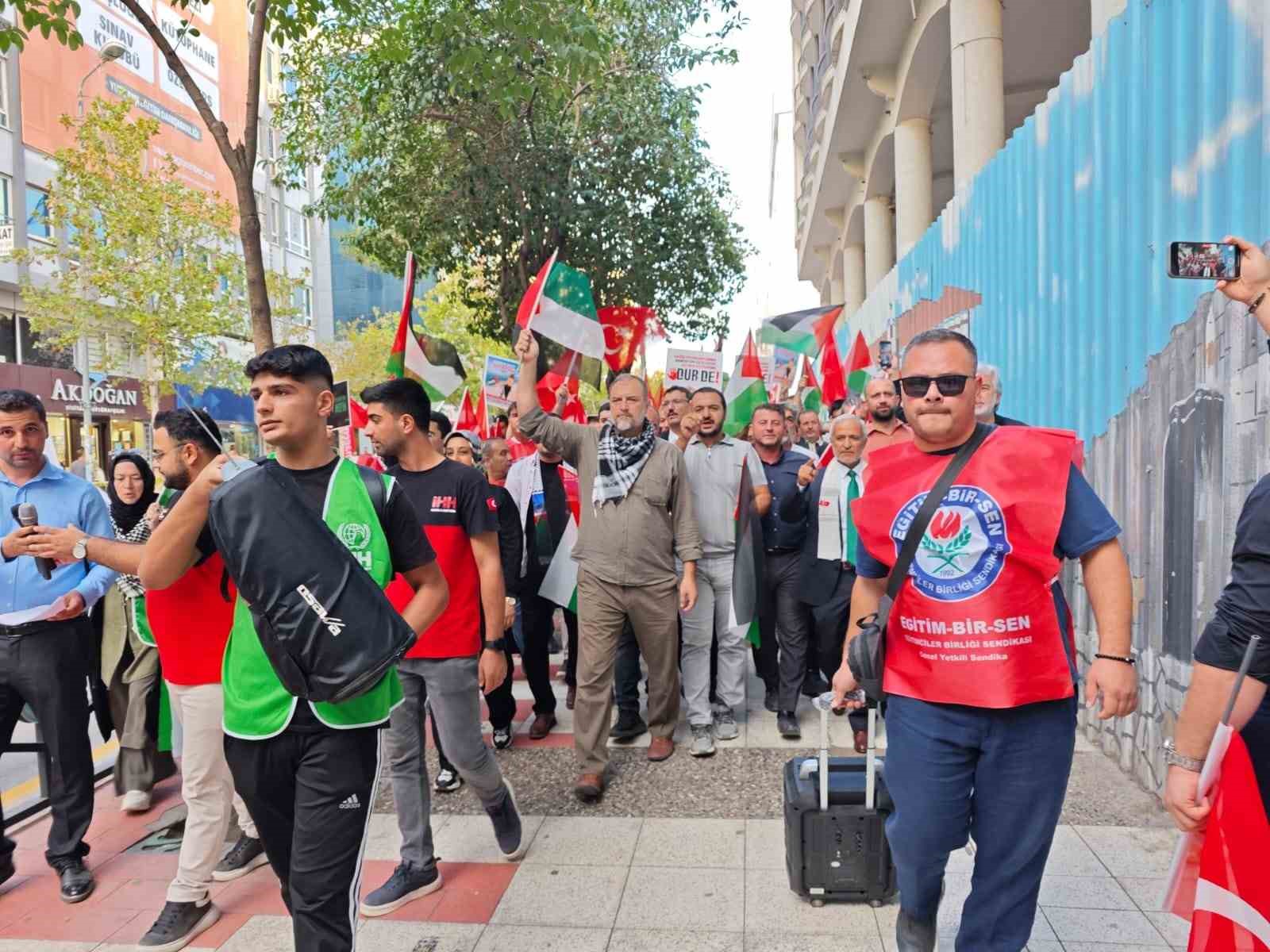 Manisalılar Filistin’e destek için yürüdü
