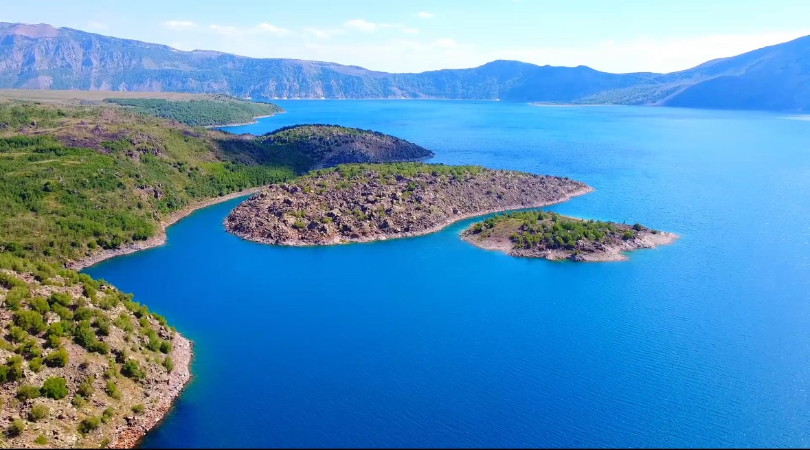 Nemrut’un maskotu bozayılar ve ekosistem tehlike altında
