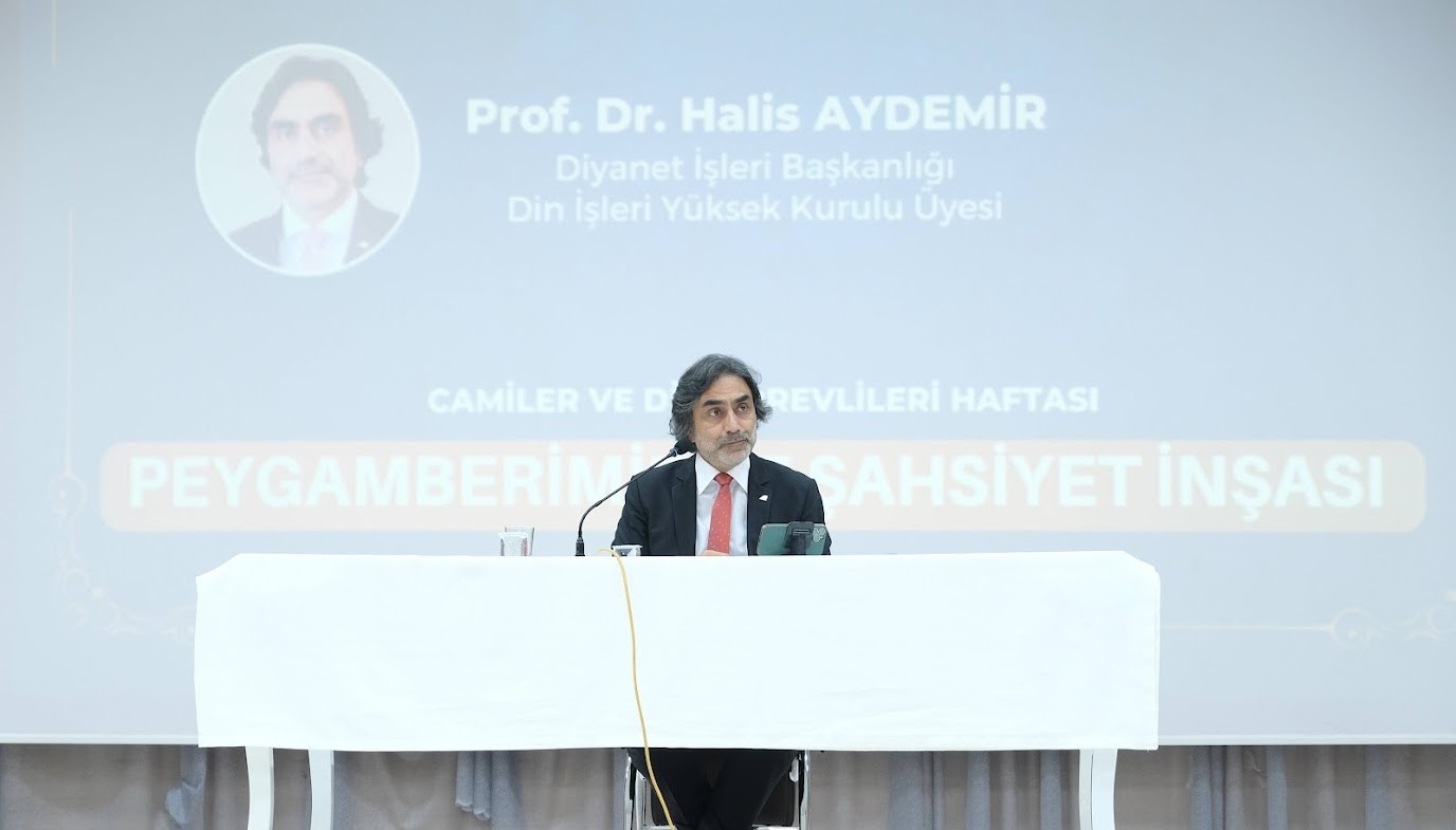 Erzincan’da “Peygamberimiz ve Şahsiyet İnşası” konulu konferans düzenlendi
