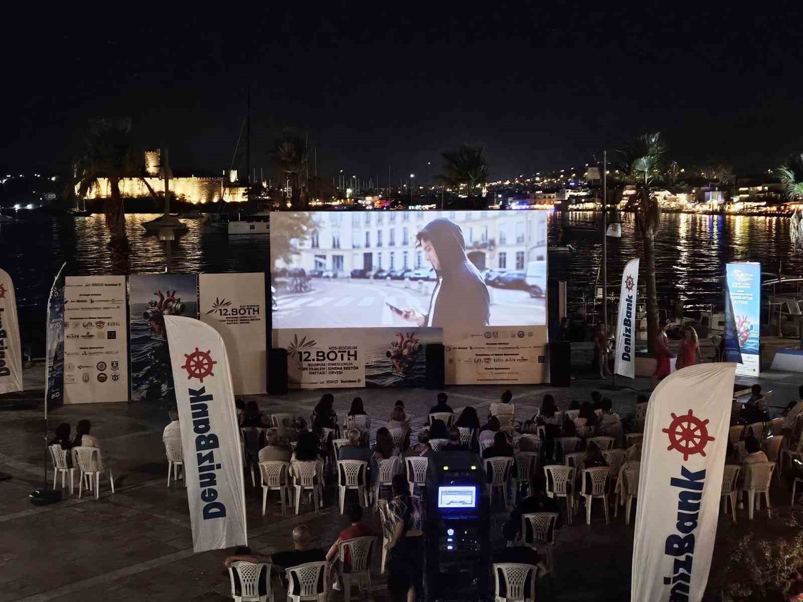 Bodrum’da deniz üstünde sinema keyfi
