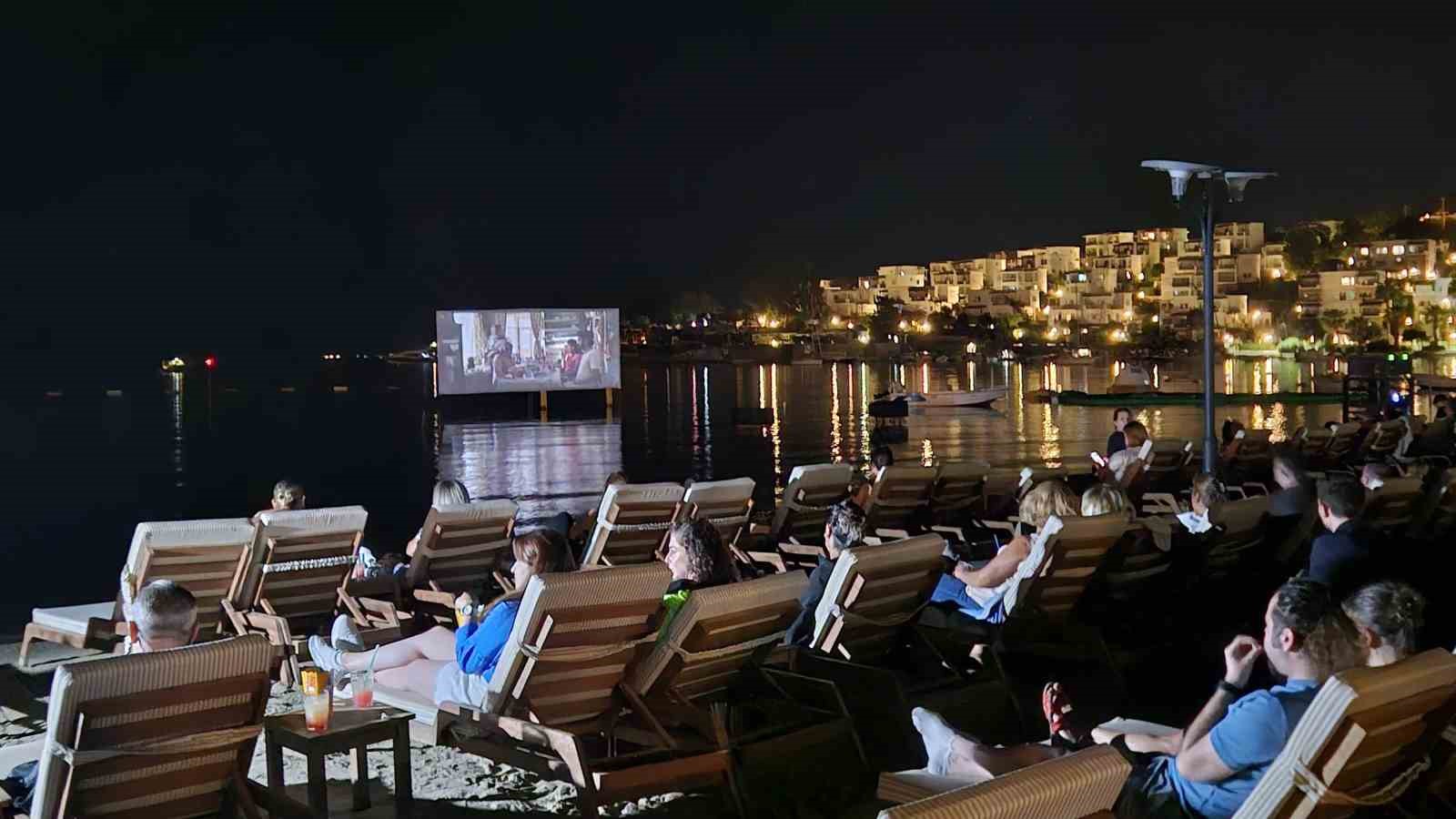 Bodrum’da deniz üstünde sinema keyfi
