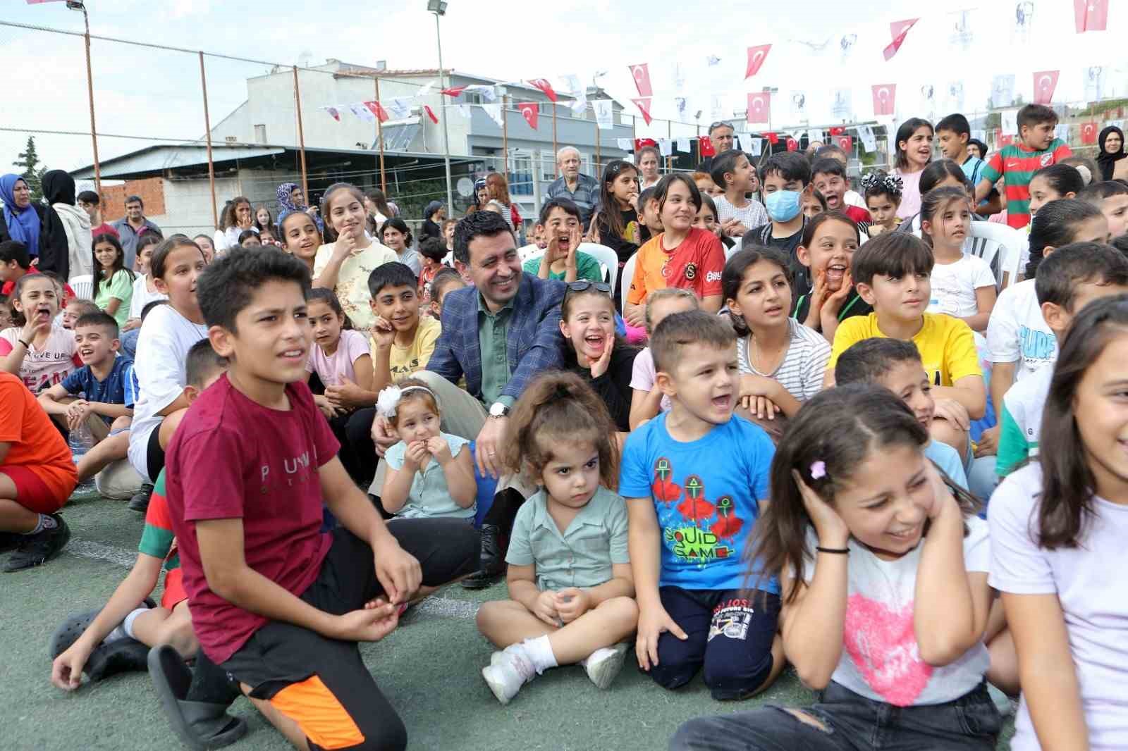 Bayraklı’da çocuklar mahalle şenliğinde doyasıya eğlendi
