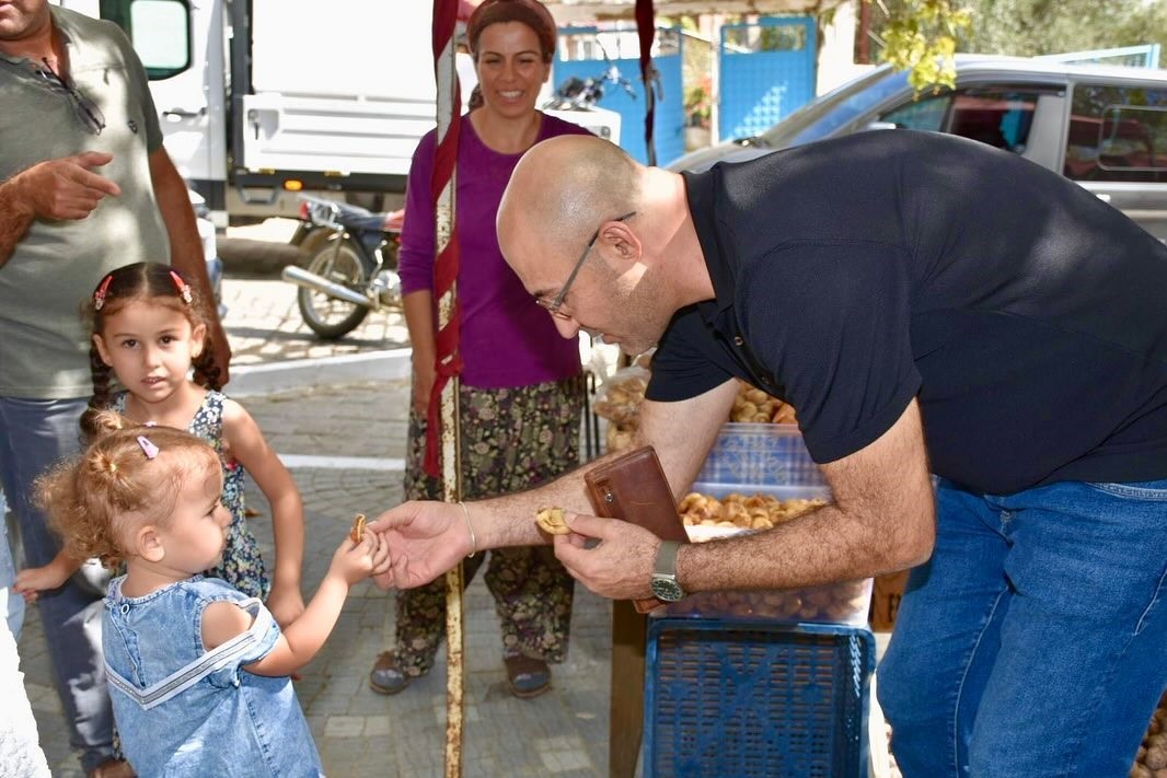 Başkan Zencirci, Selatin Organik Köy Pazarı’nda vatandaşlarla buluştu
