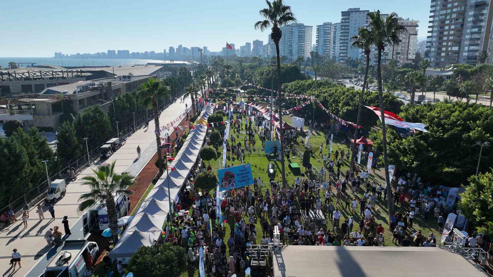 Hayvanseverler, Mersin Patifest’te buluştu
