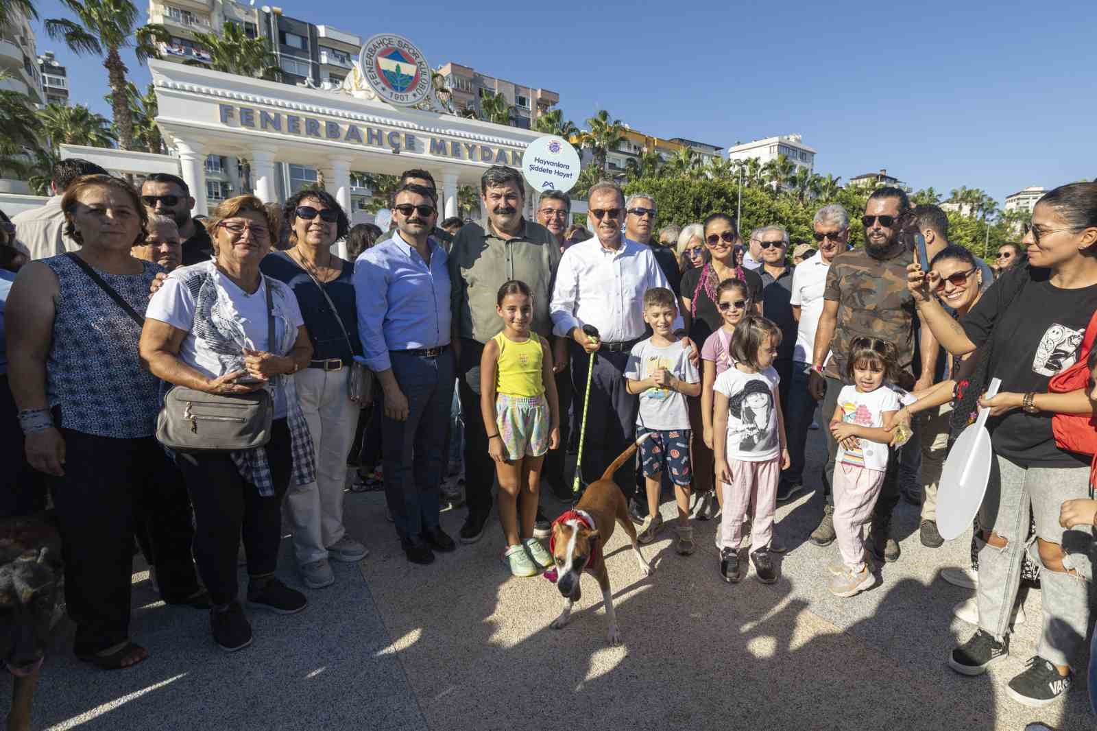 Hayvanseverler, Mersin Patifest’te buluştu
