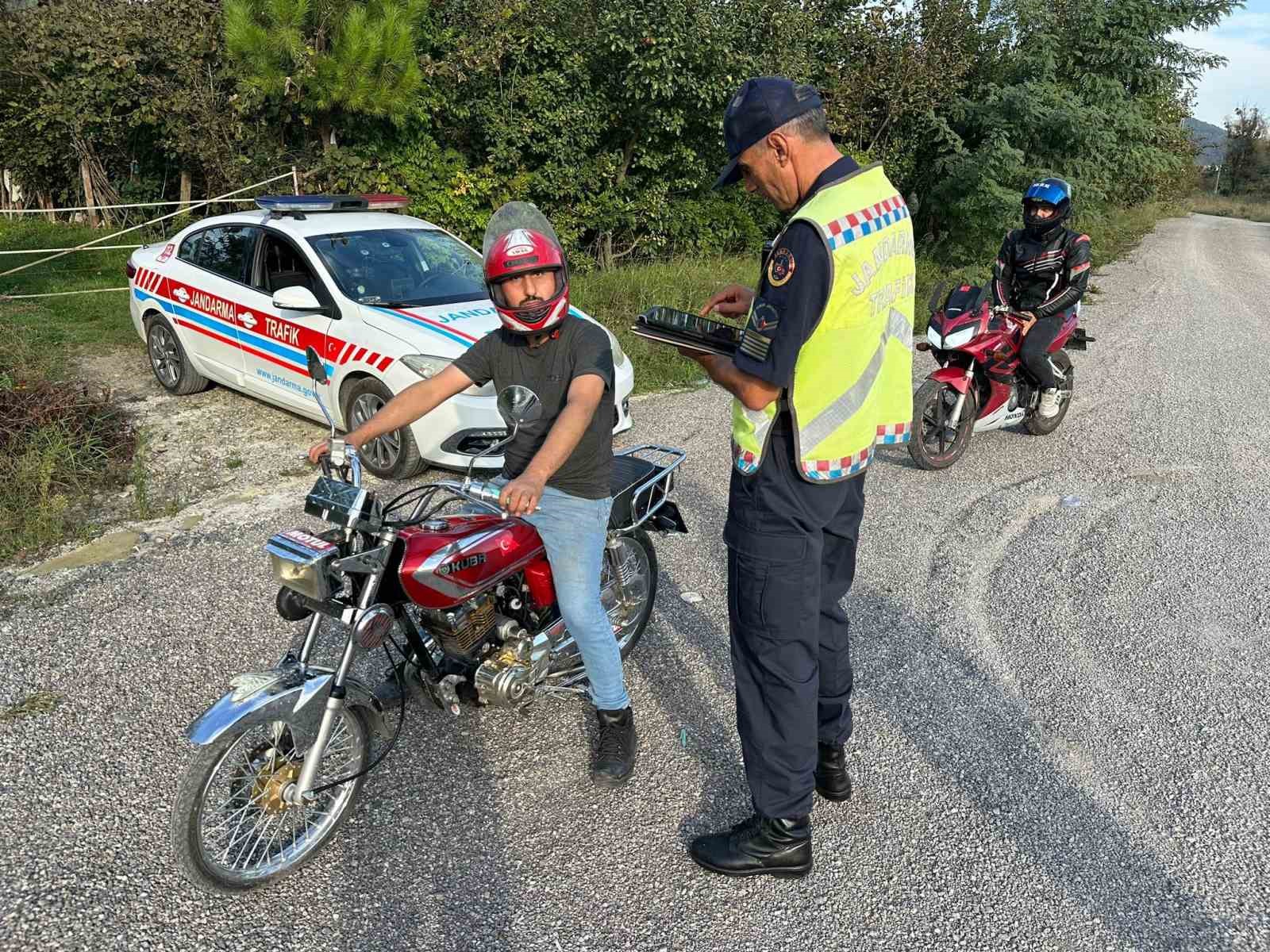 Alaplı’da motosiklet denetimleri aralıksız sürüyor
