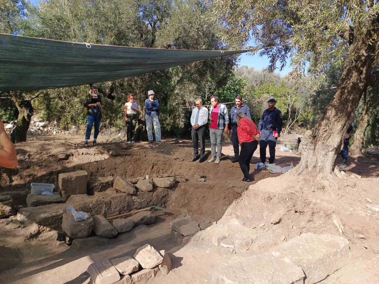 Erdek Kaymakamı Abdullah Atakan Atasoy, Kyzikos Antik Kenti kazı çalışmalarını yerinde inceledi
