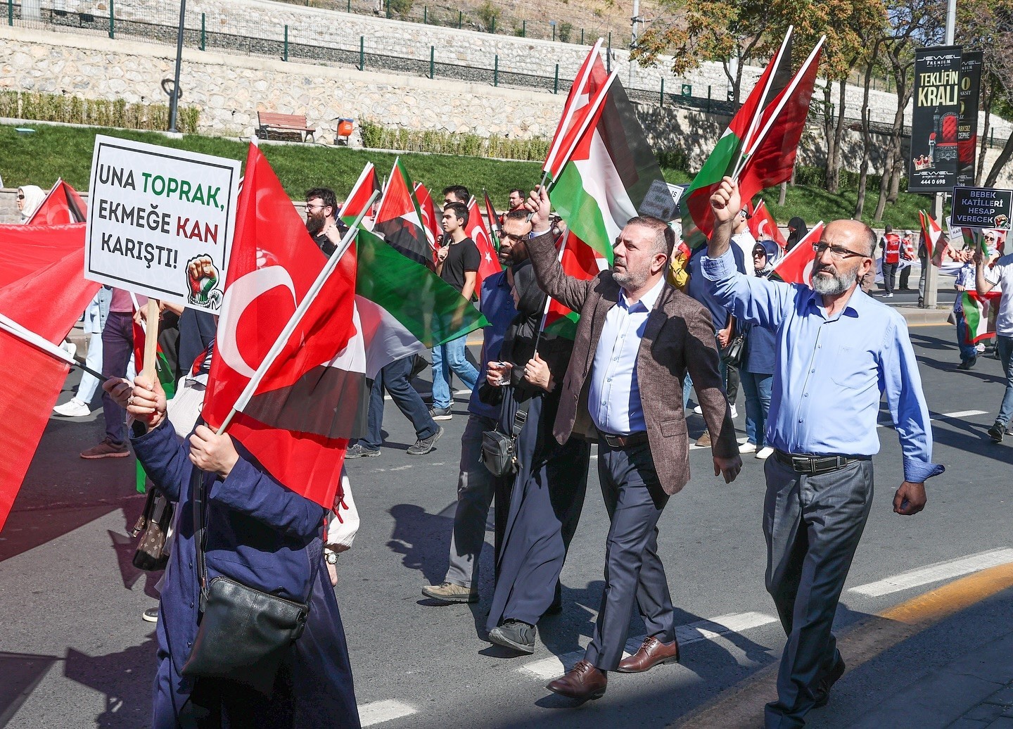 Sincan Belediye Başkanı Murat Ercan Filistin’e destek yürüyüşüne katıldı
