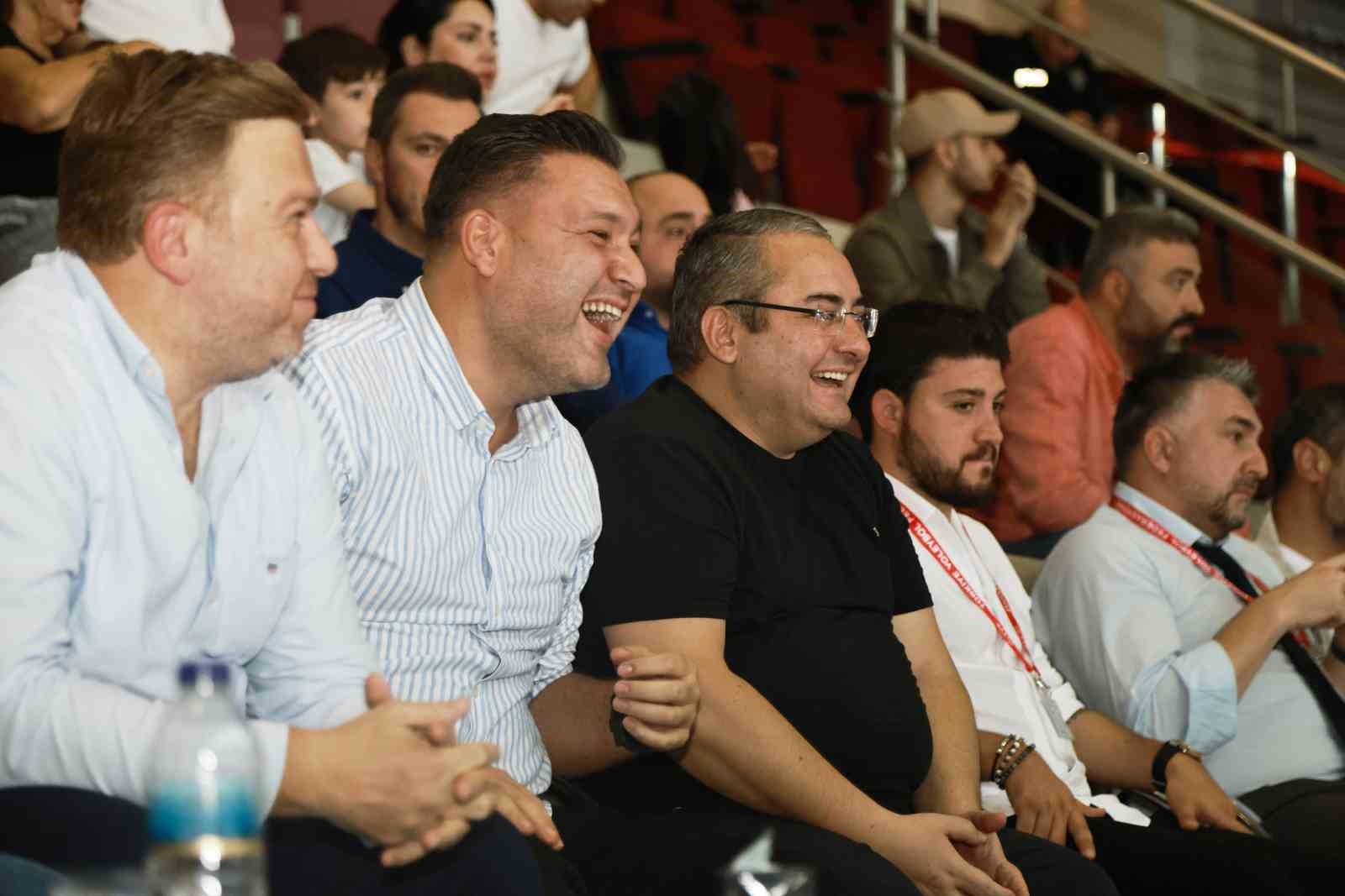 Keçiören Belediyesi Kadın Voleybol Takımı, galibiyetle başladı
