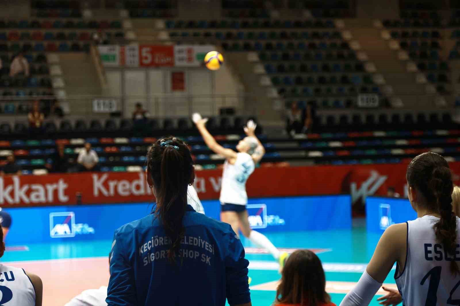 Keçiören Belediyesi Kadın Voleybol Takımı, galibiyetle başladı
