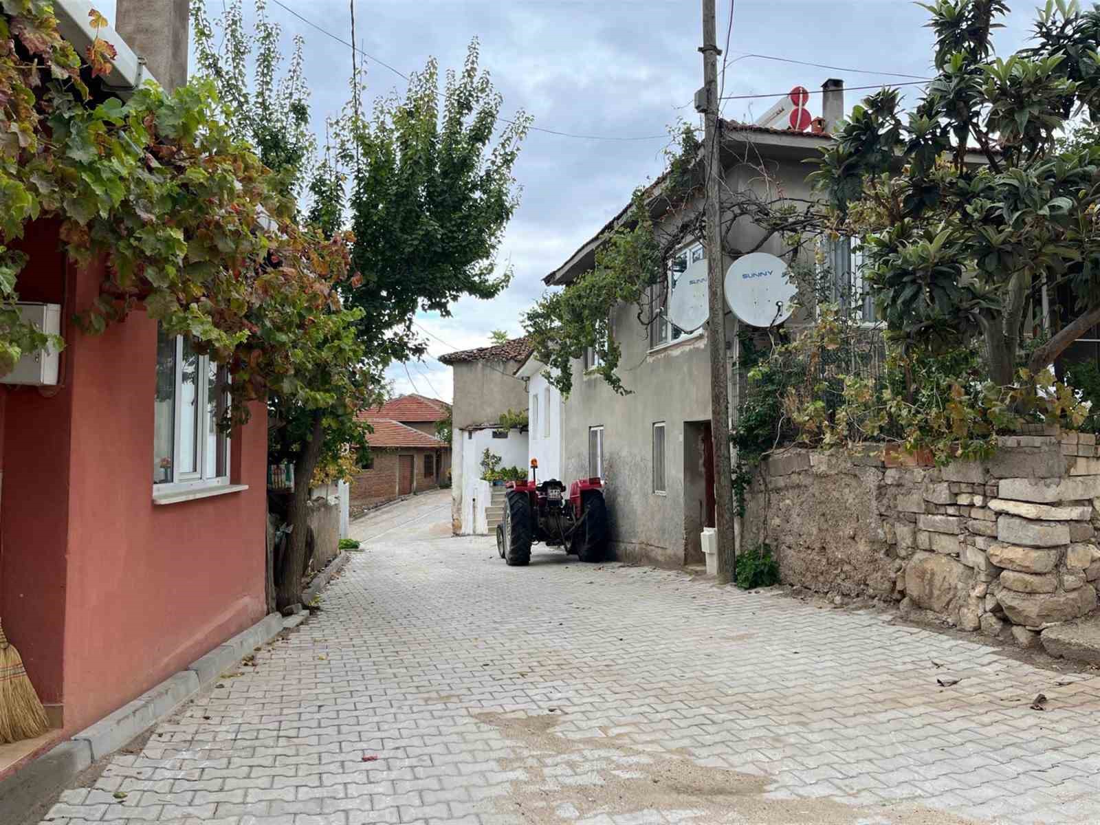 Balıkesir Büyükşehir; Bandırma ve Manyas kırsalına parke taşı döşedi
