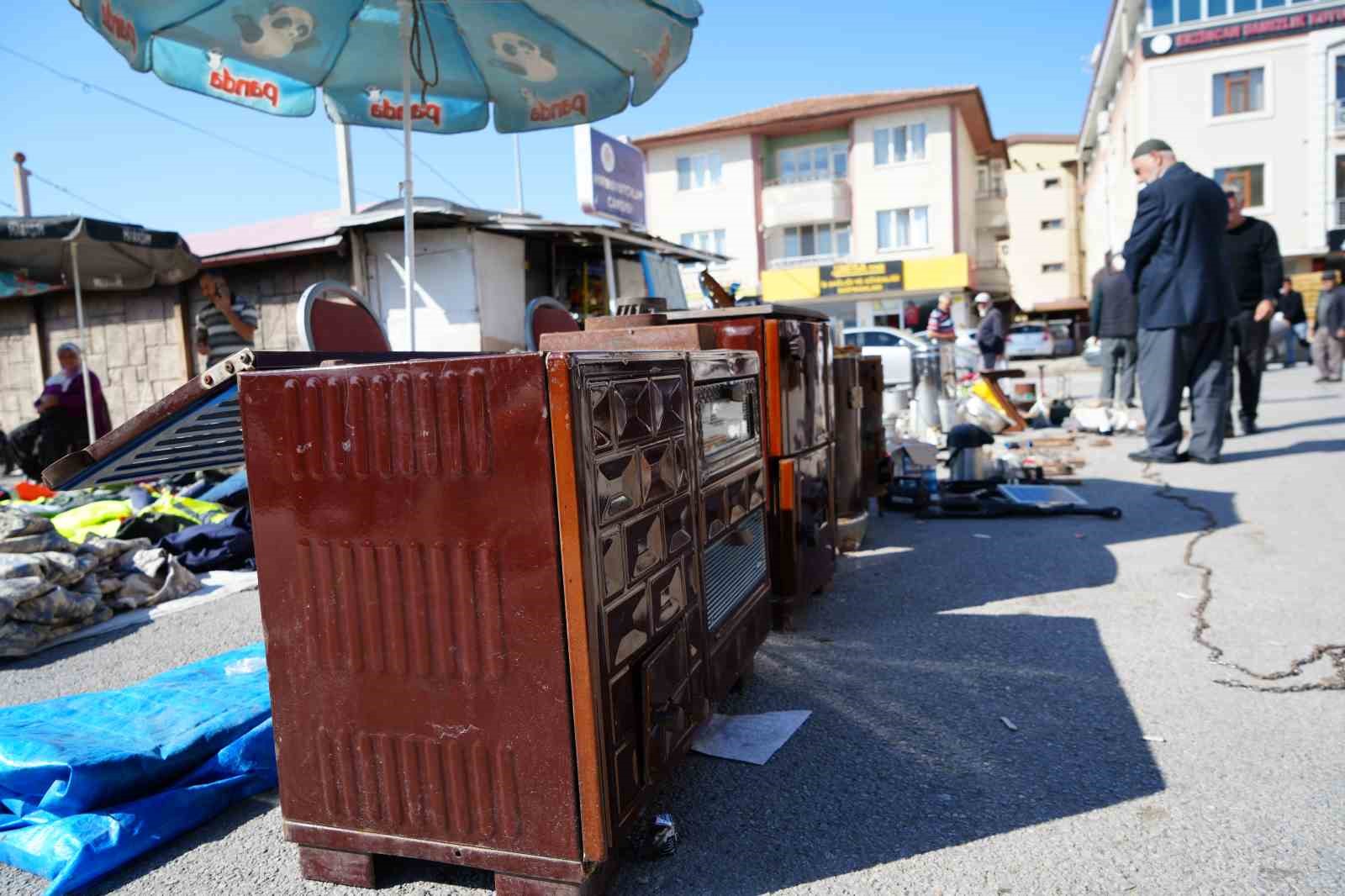 Erzincan’da havalar soğudu, sobalar satışa çıkarıldı
