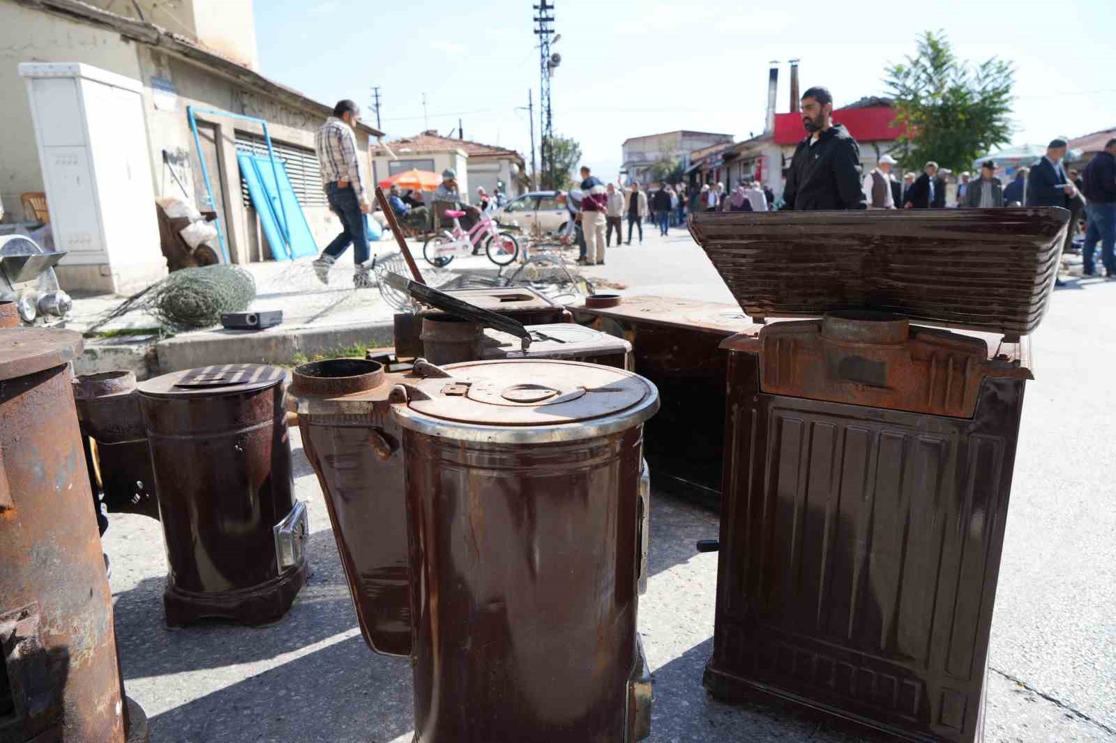 Erzincan’da havalar soğudu, sobalar satışa çıkarıldı
