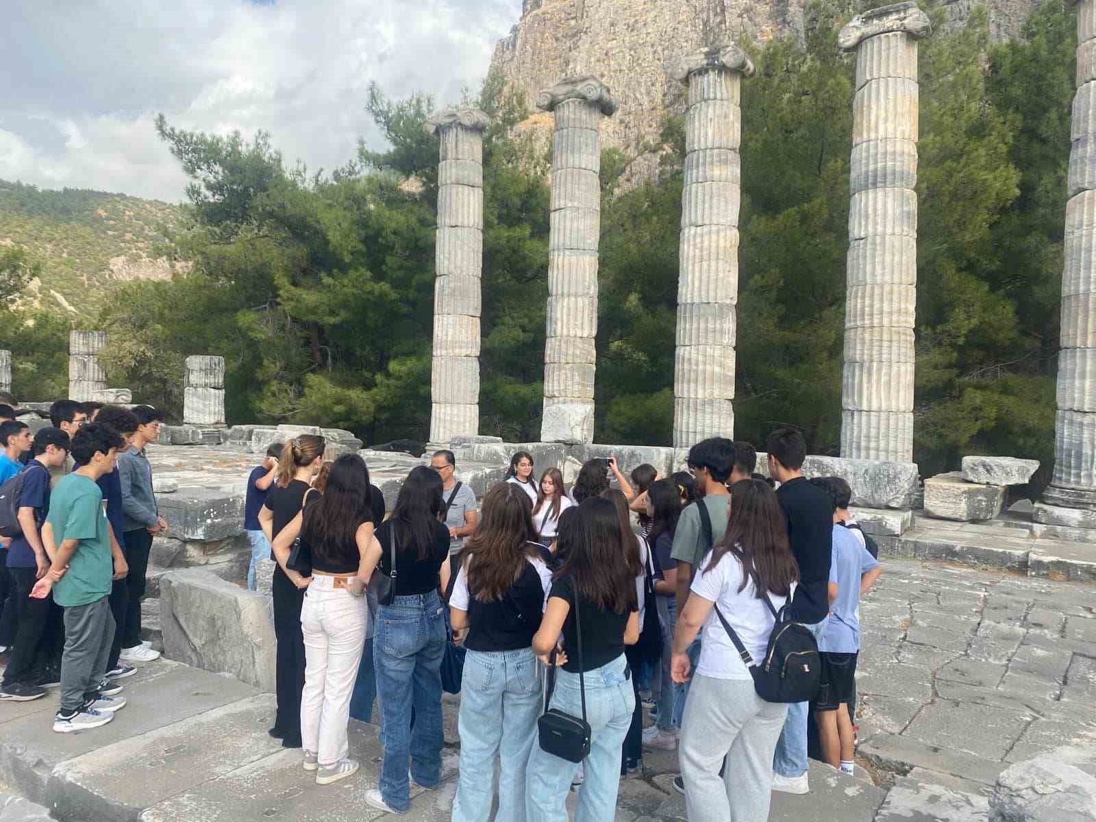 Liseli gençler, felsefe tarihini yerinde öğrendi
