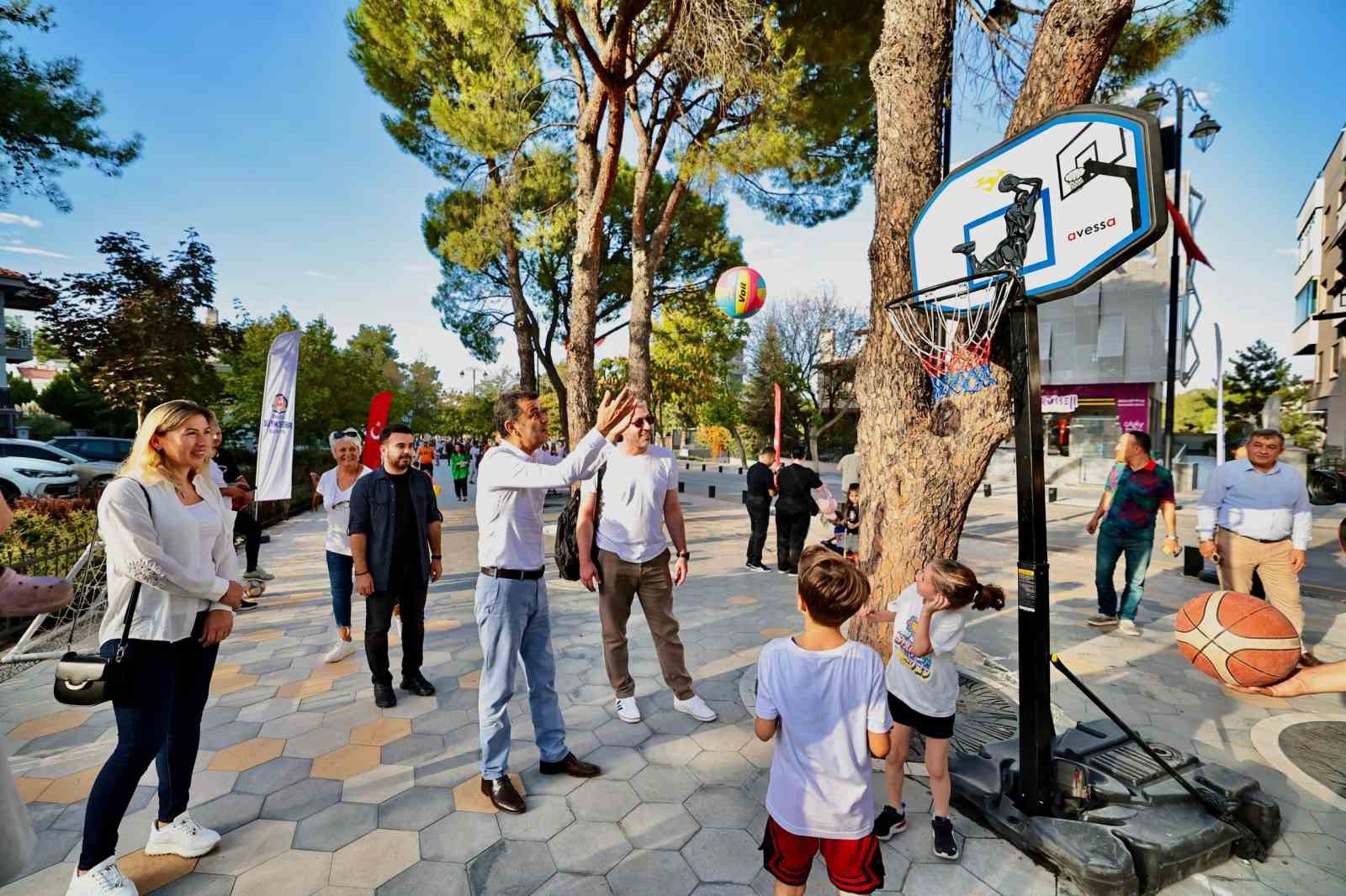 Çamlık Bulvarı çocuklar için trafiğe kapatıldı
