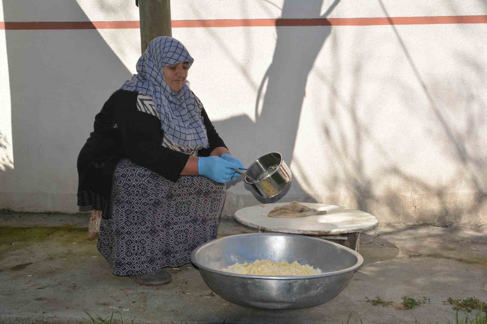 Sarıkamış’ta üretilen peynir işkembeye dolduruluyor
