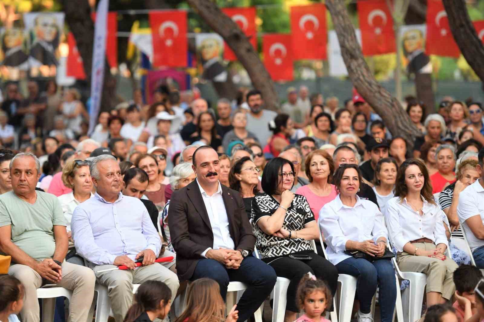 Halk danslarının kalbi Konyaaltı’nda attı
