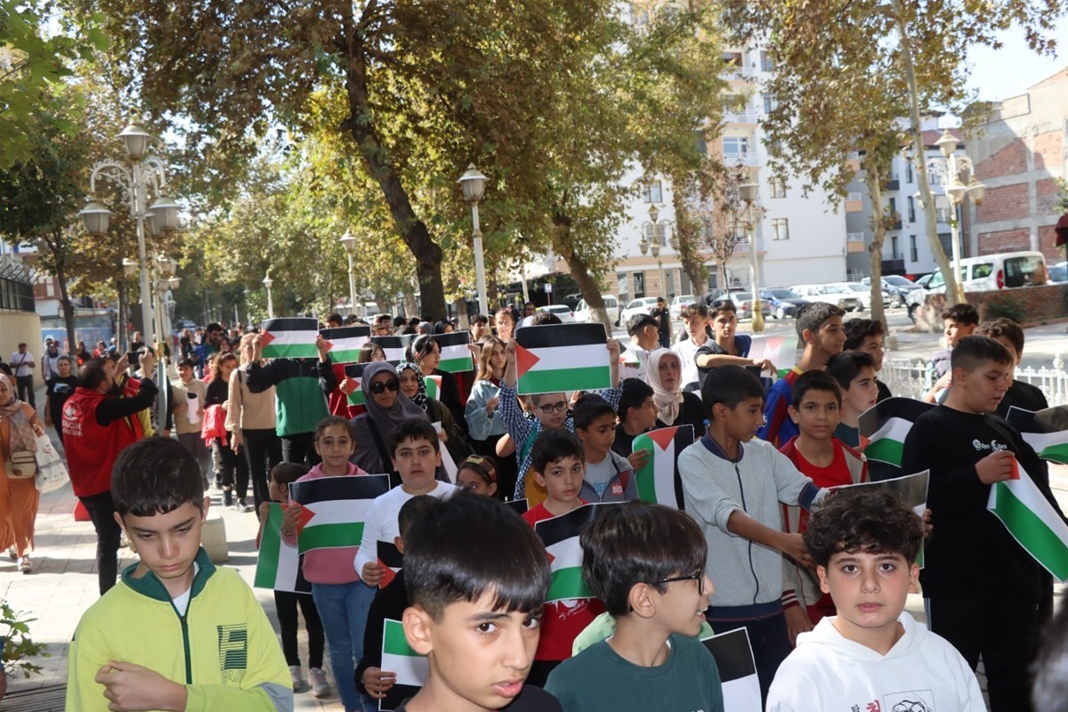 Malatya’da amatör spor haftası yürüyüş ile başladı
