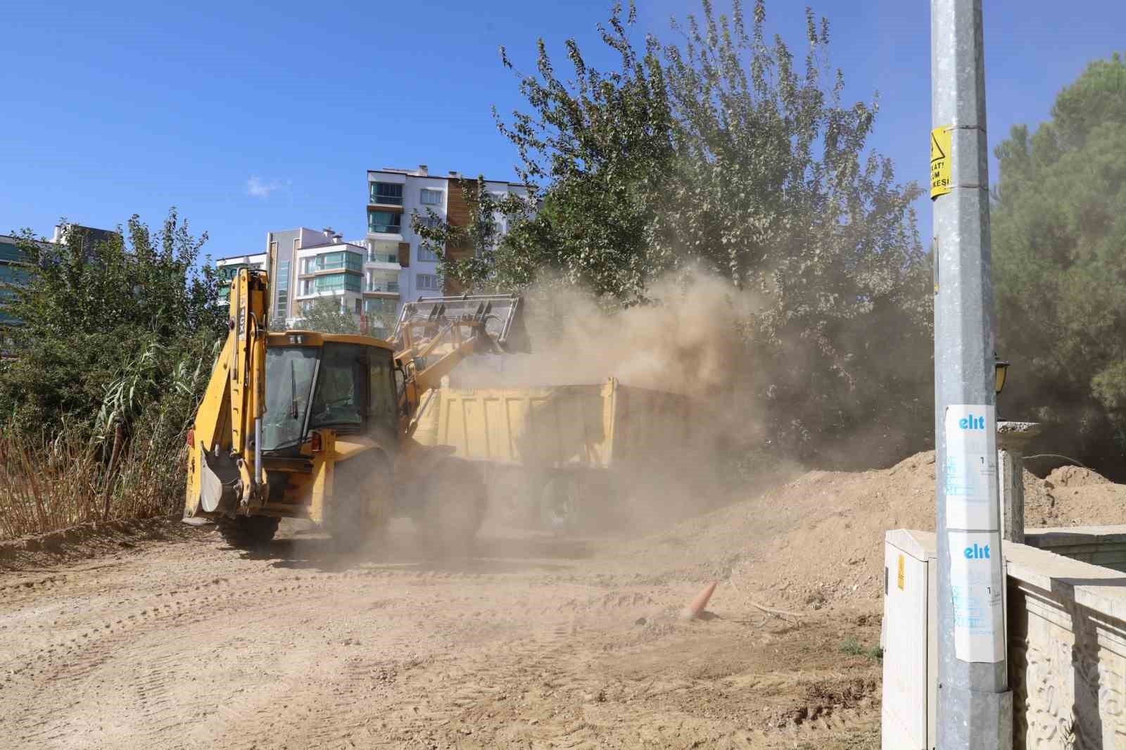 Nazilli’de yeni yol açma çalışmaları sürüyor
