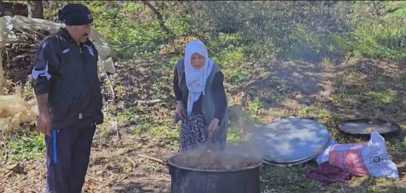 Giresun’un Kulakkaya Yaylası’nda geleneksel armut pekmezi yapımı başladı
