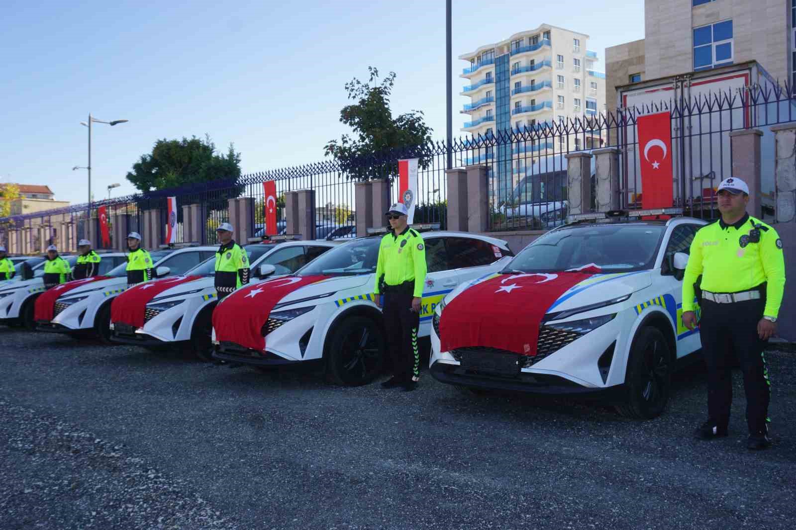 Emniyete hibe edilen 54 araç polislerin gücüne güç katacak
