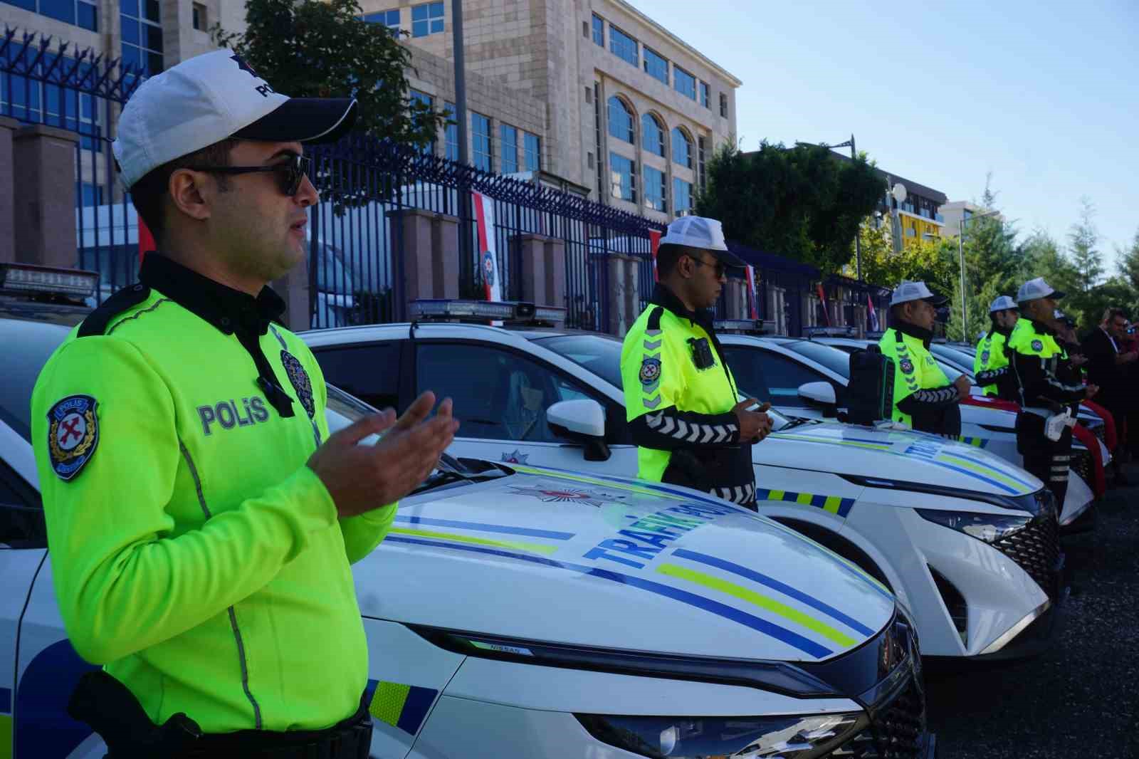 Emniyete hibe edilen 54 araç polislerin gücüne güç katacak
