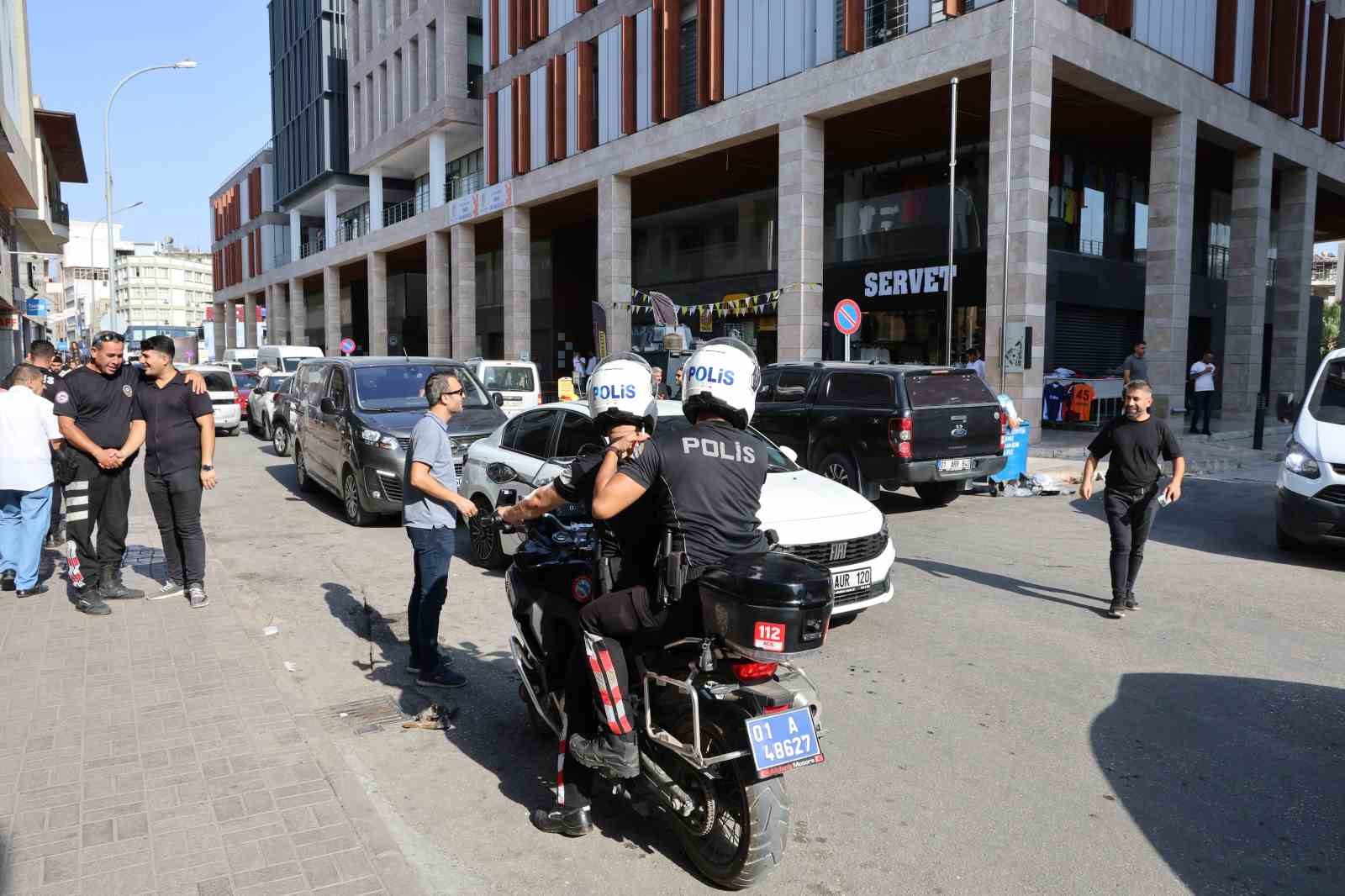 Adana’da sokakta el bombası bulundu
