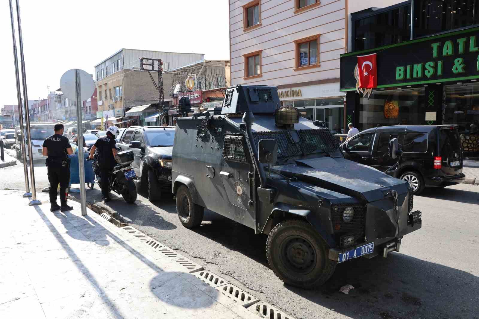 Adana’da sokakta el bombası bulundu
