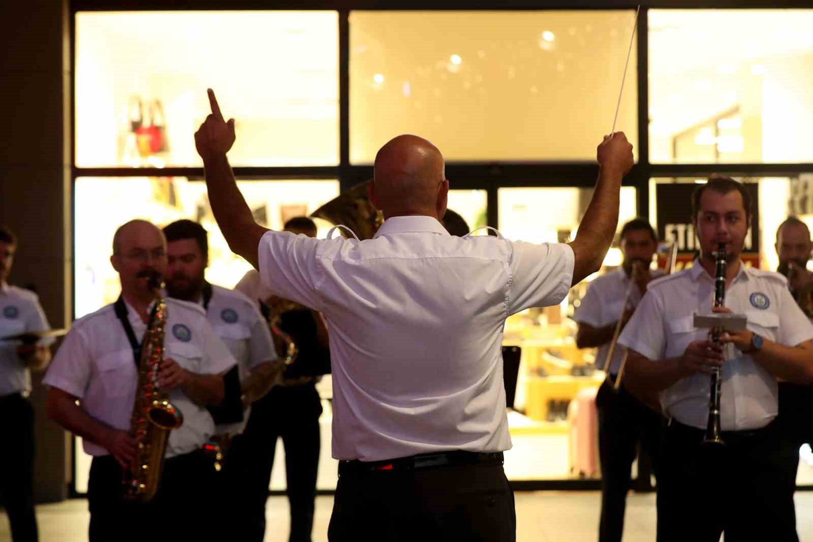 Sakarya Büyükşehir’in orkestrası neşeyi bu kez Serdivan’a taşıdı
