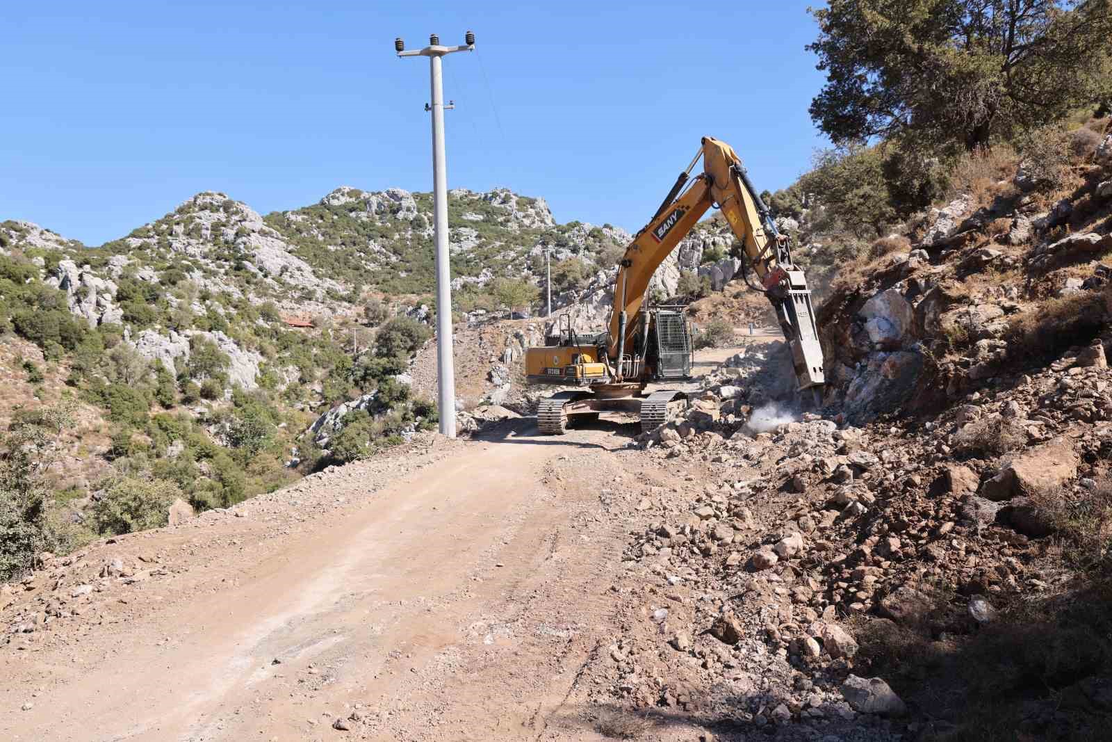 Selimiye’de yol çalışmaları devam ediyor
