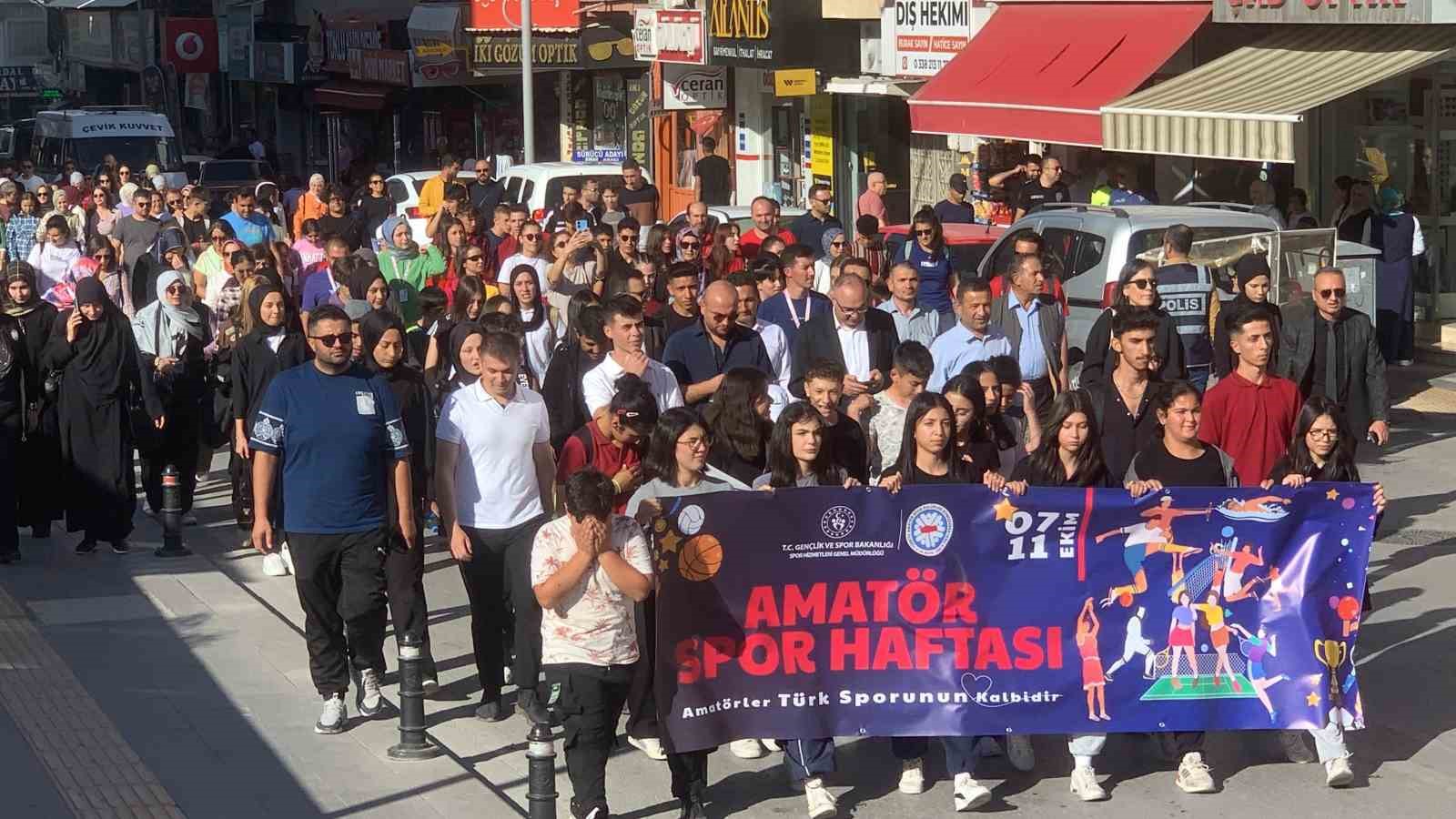 Karaman’da “Amatör Spor Haftası” etkinlikleri kortej yürüyüşü ile başladı
