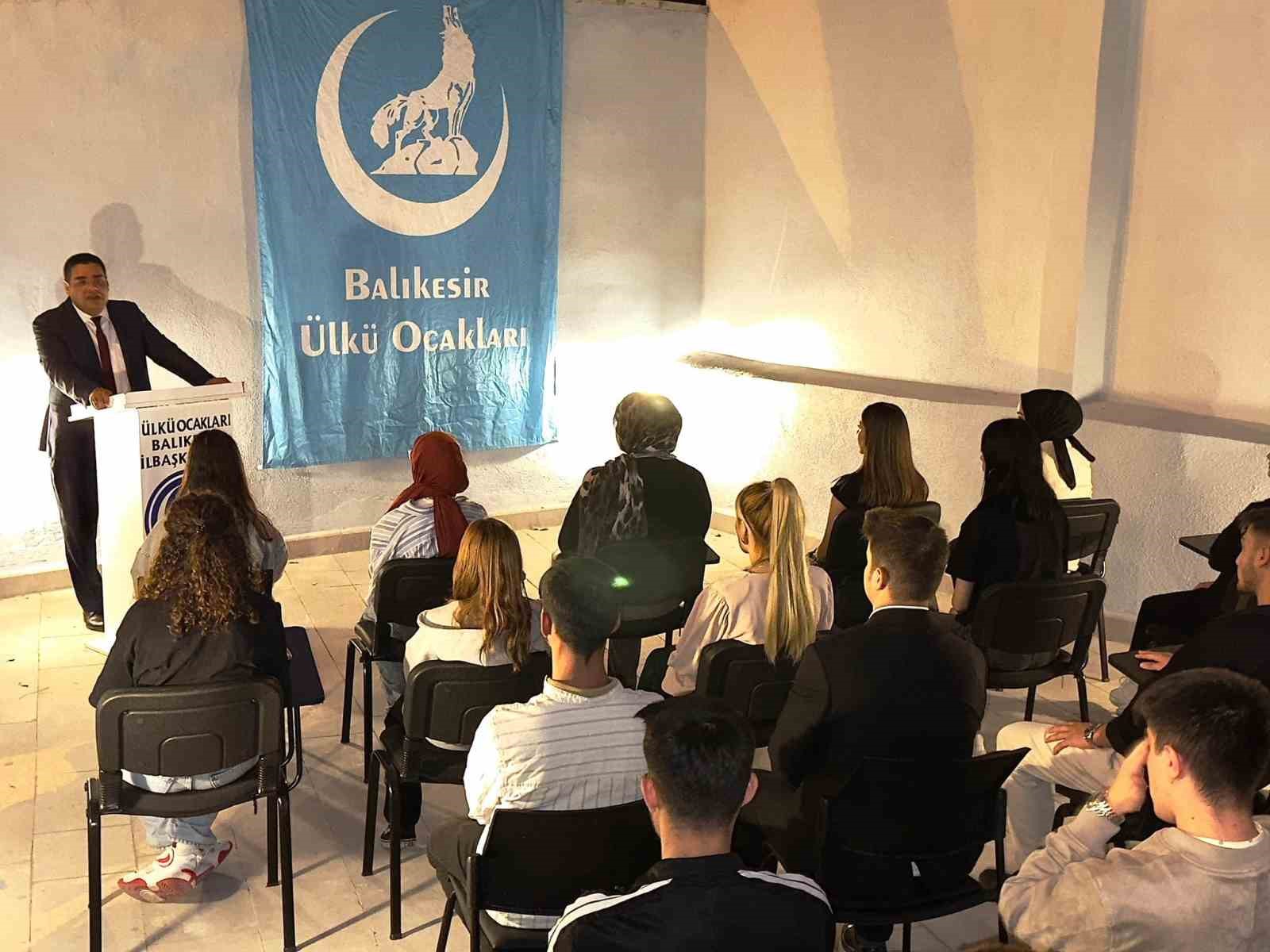 Balıkesir Ülkü Ocakları’ndan “Başbuğ Alparslan Türkeş’in Hayatı” Semineri
