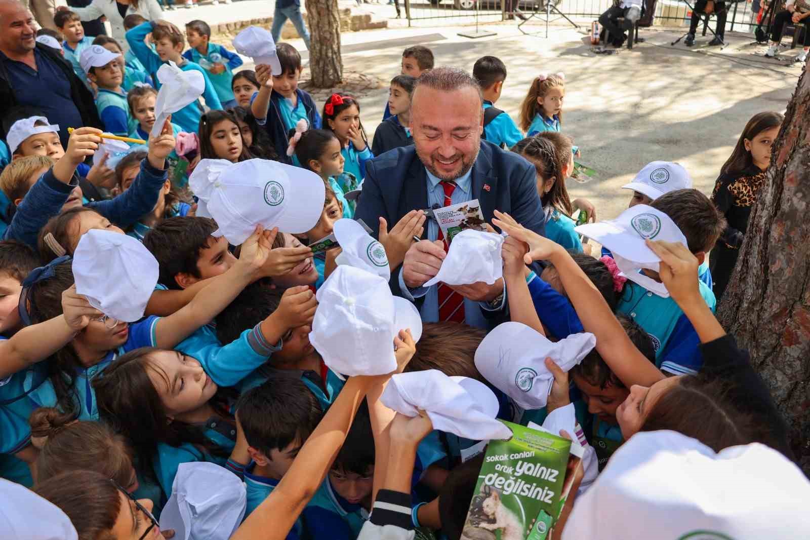 Uşaklı miniklere hayvan sevgisi anlatıldı
