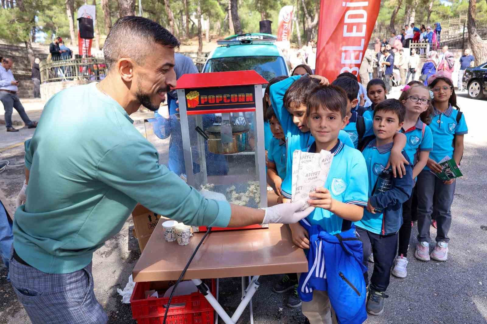 Uşaklı miniklere hayvan sevgisi anlatıldı
