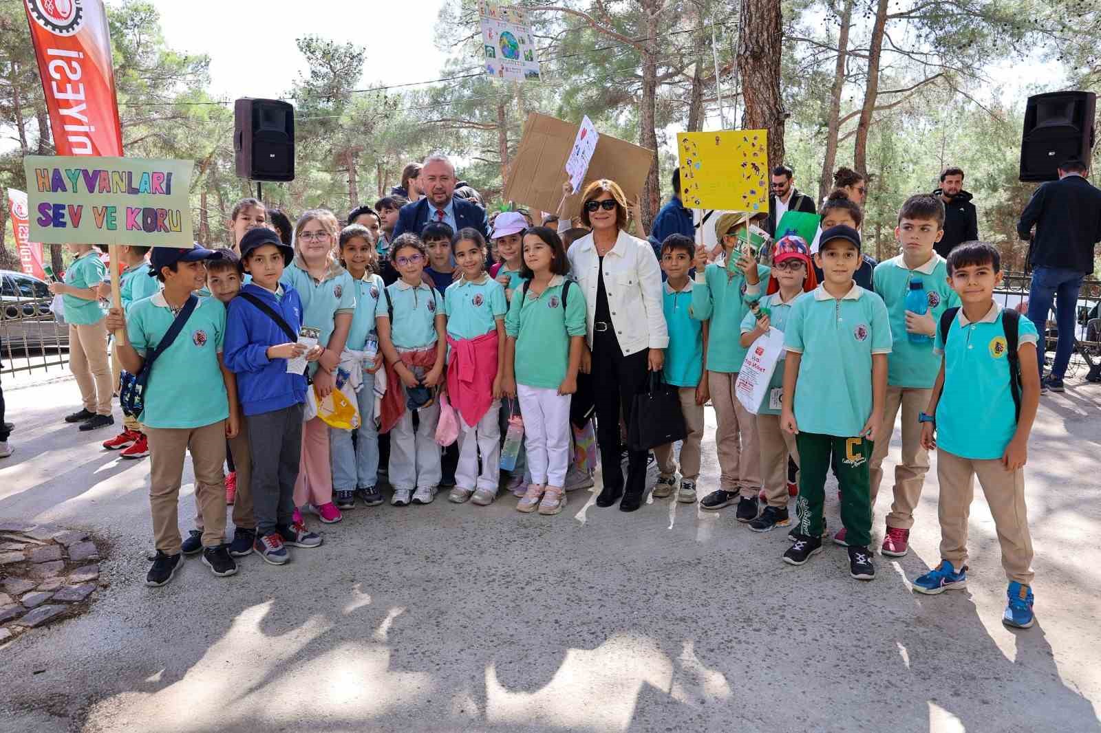 Uşaklı miniklere hayvan sevgisi anlatıldı
