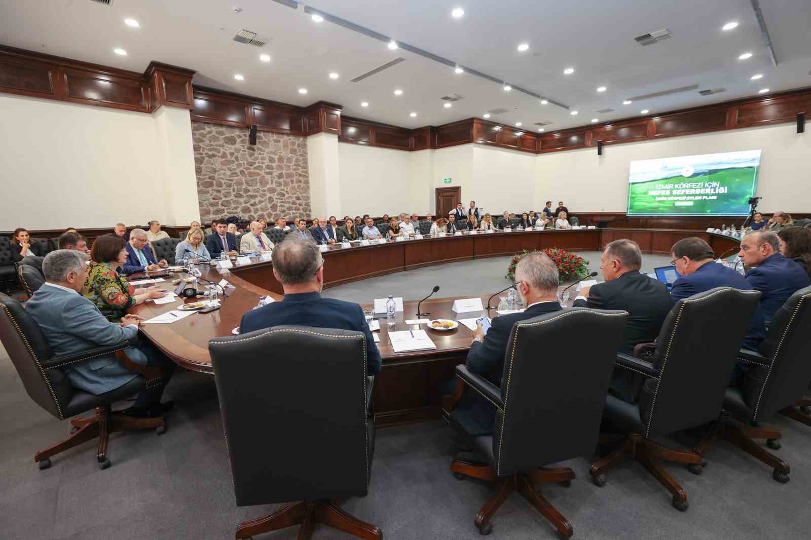 İzmir Körfezi’ni kurtaracak acil ve kısa vadeli eylem planı açıklandı
